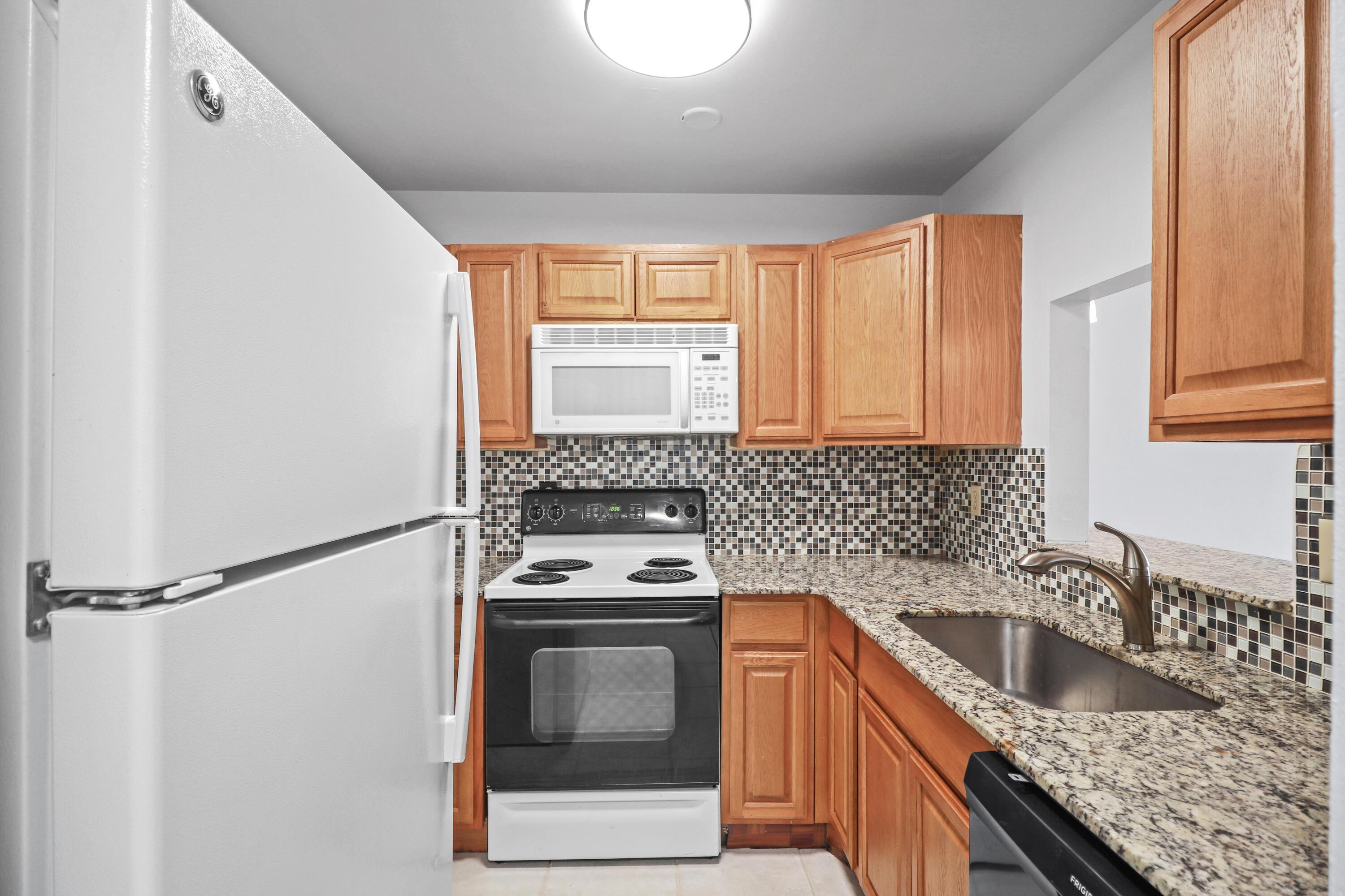 950 S Kanner Highway D5, Stuart, FL 34994, Stuart - Photo 3