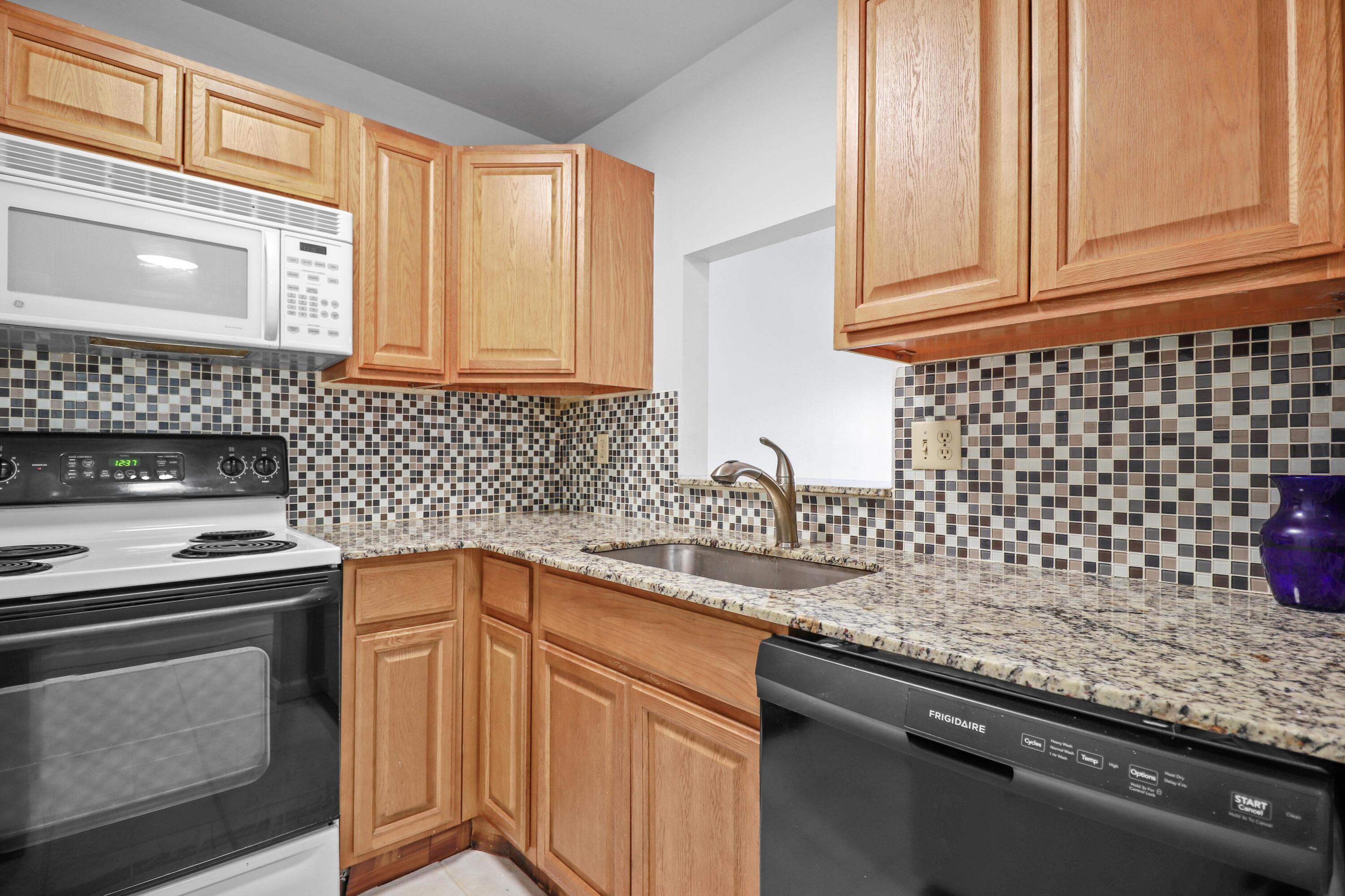 950 S Kanner Highway D5, Stuart, FL 34994, Stuart - Photo 5