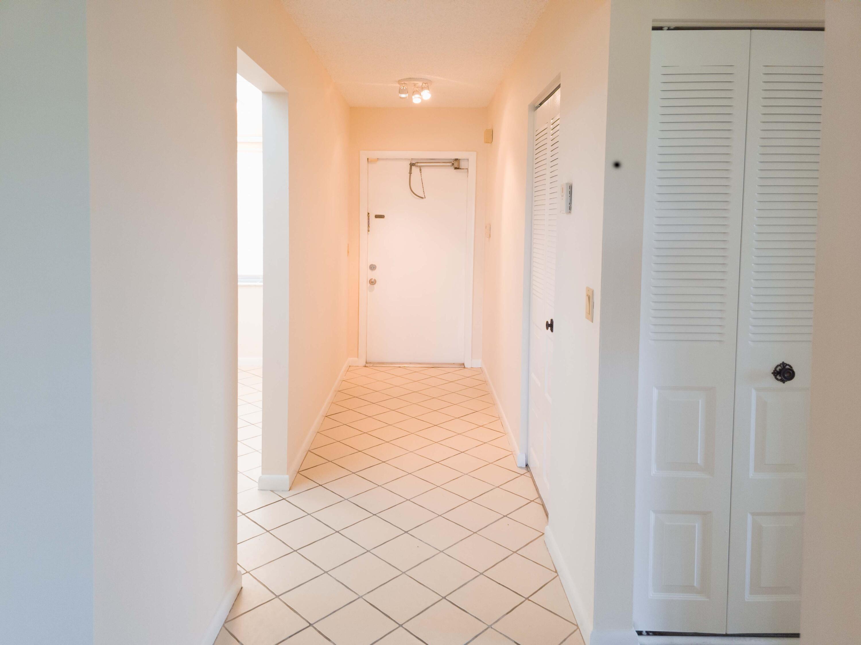 24 Abbey Lane 301, Delray Beach, FL 33446, Delray Beach - Photo 3