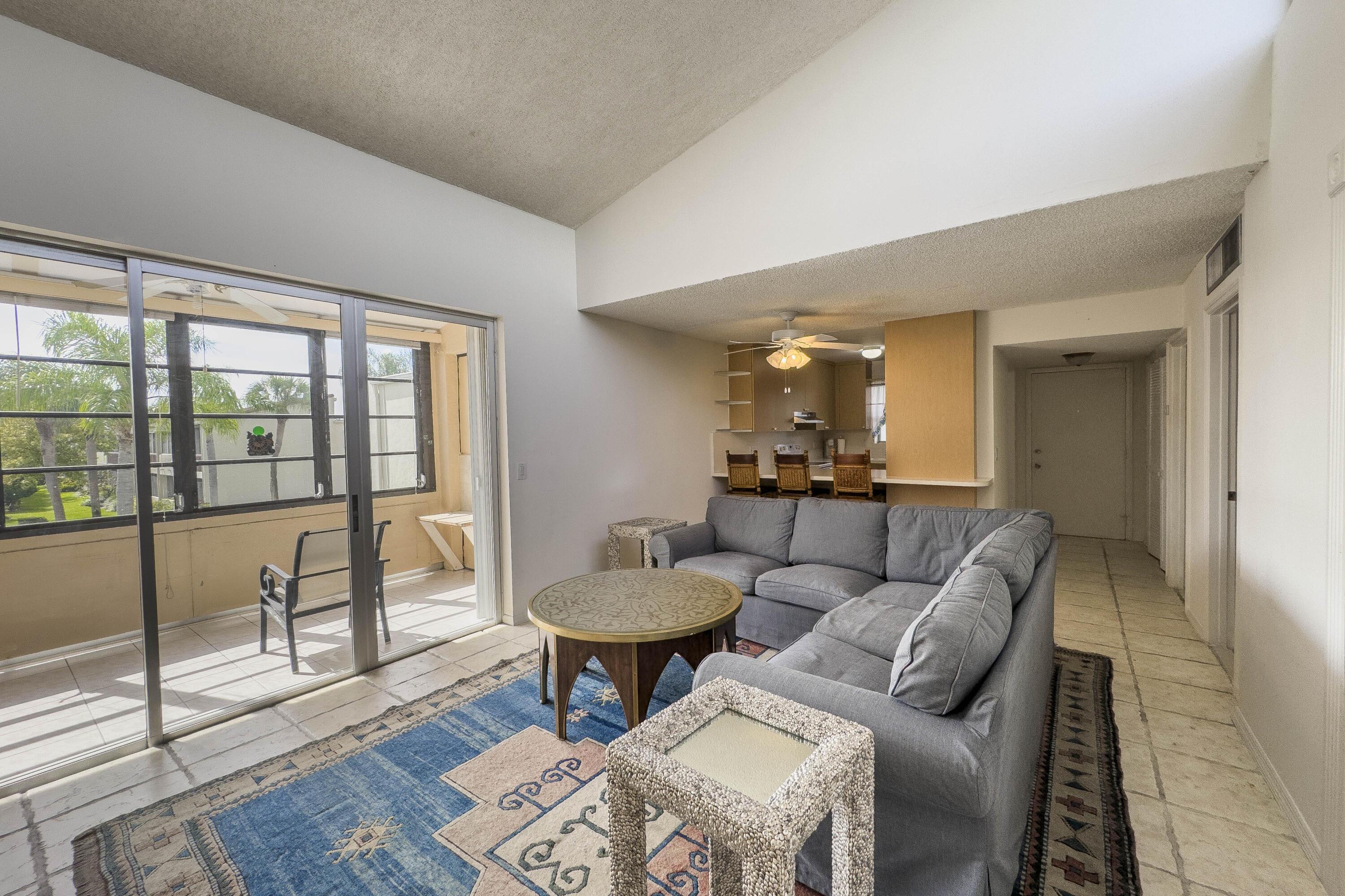 2540 Boundbrook Boulevard 204, Palm Springs, FL 33406, Palm Springs - Photo 5