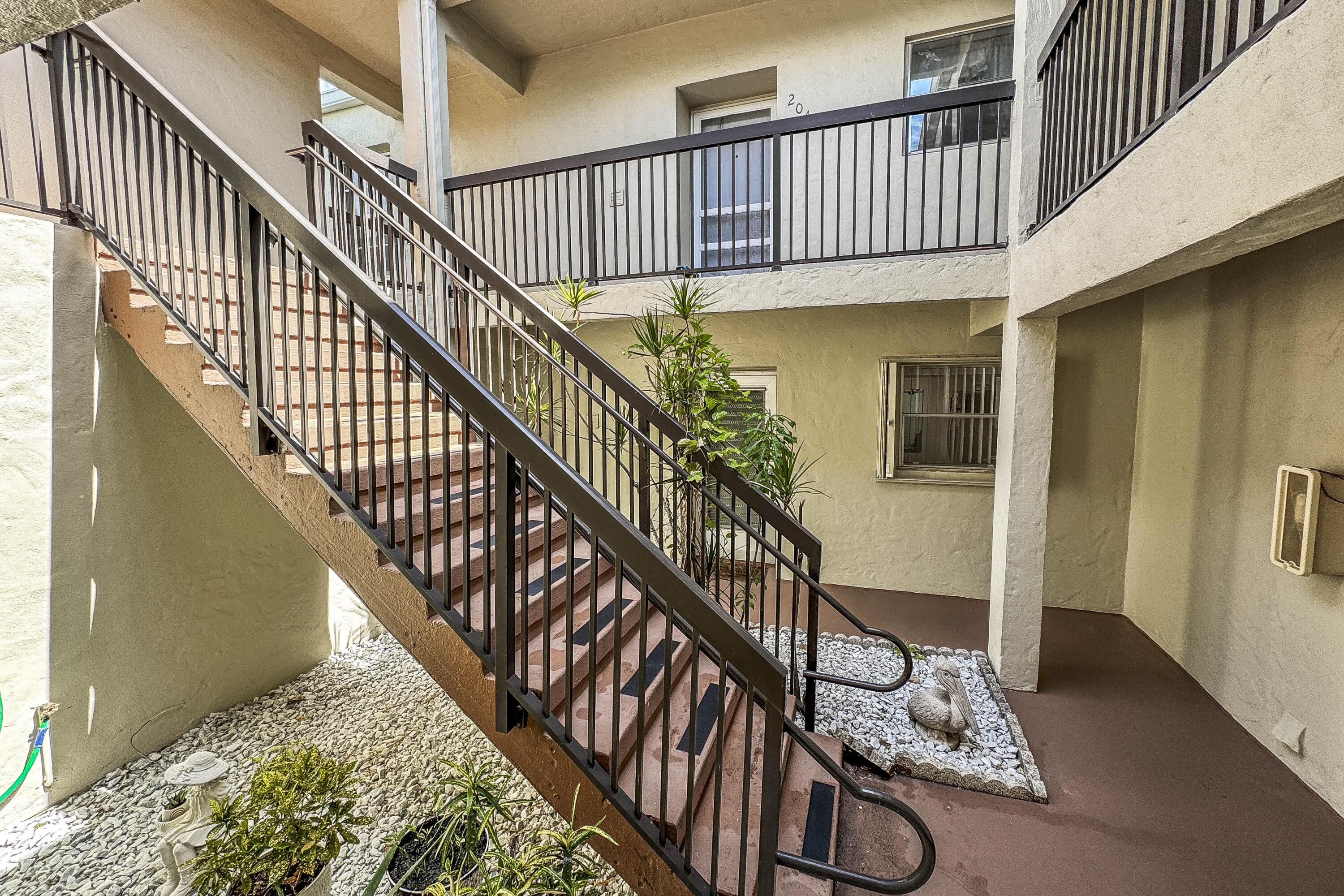 2540 Boundbrook Boulevard 204, Palm Springs, FL 33406, Palm Springs - Photo 2