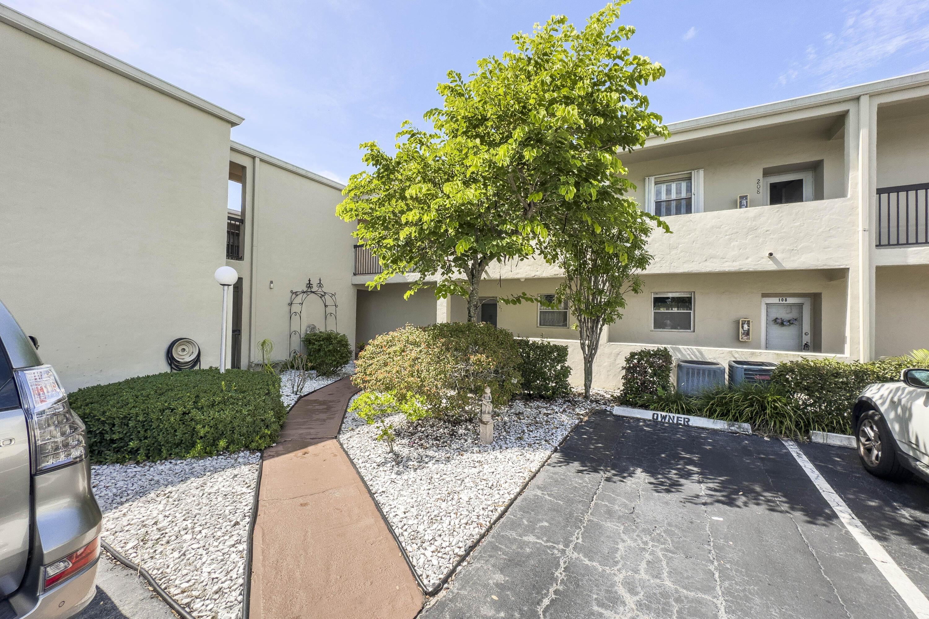 2540 Boundbrook Boulevard 204, Palm Springs, FL 33406, Palm Springs