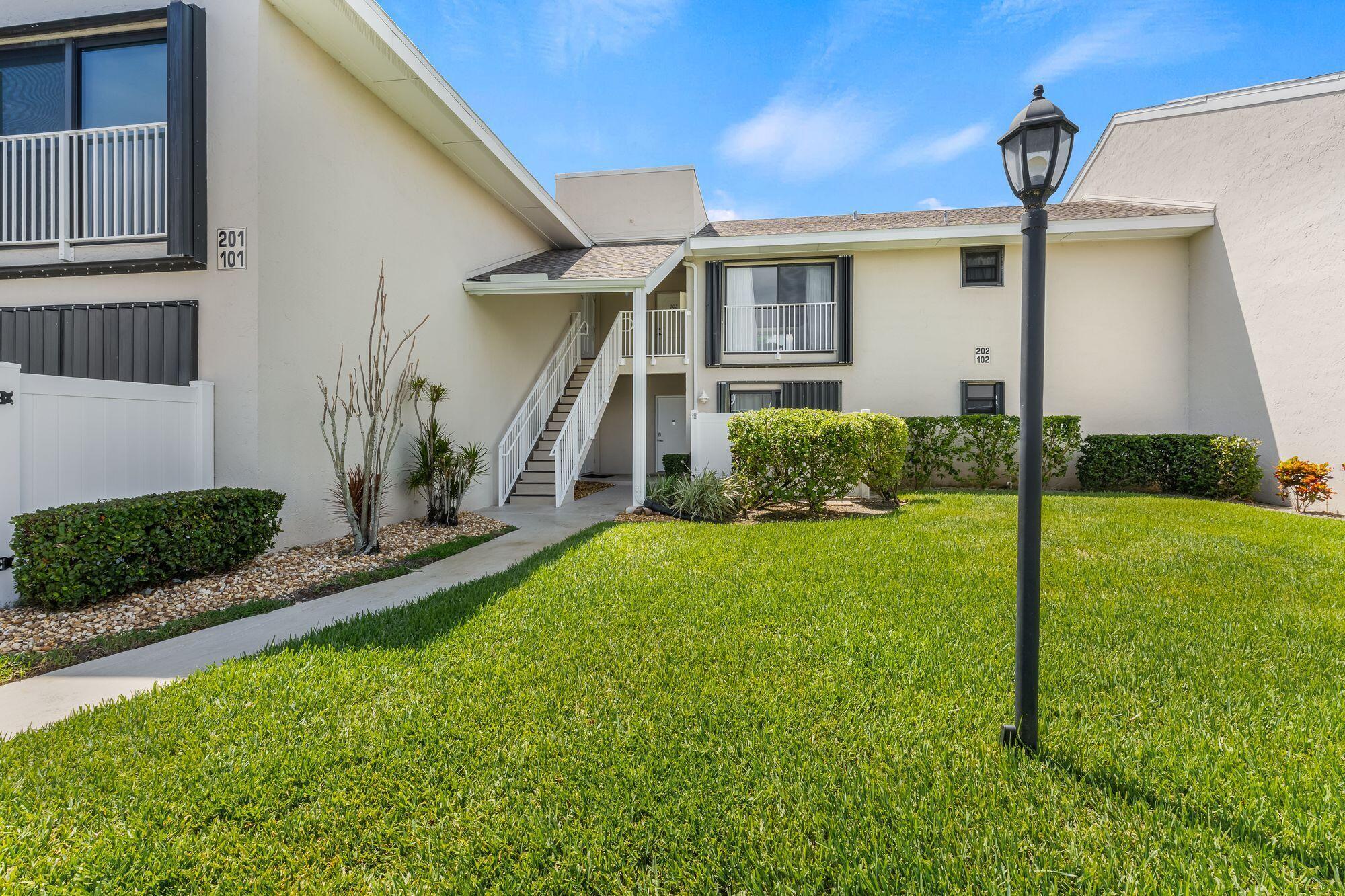 3209 S Lakeview Circle 8202, Hutchinson Island, FL 34949, Hutchinson Island - Photo 3