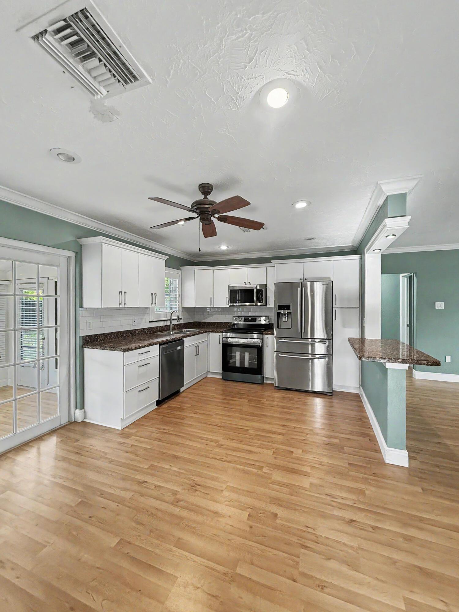 150 SE 5TH Court, Pompano Beach, FL 33060, Pompano Beach - Photo 3