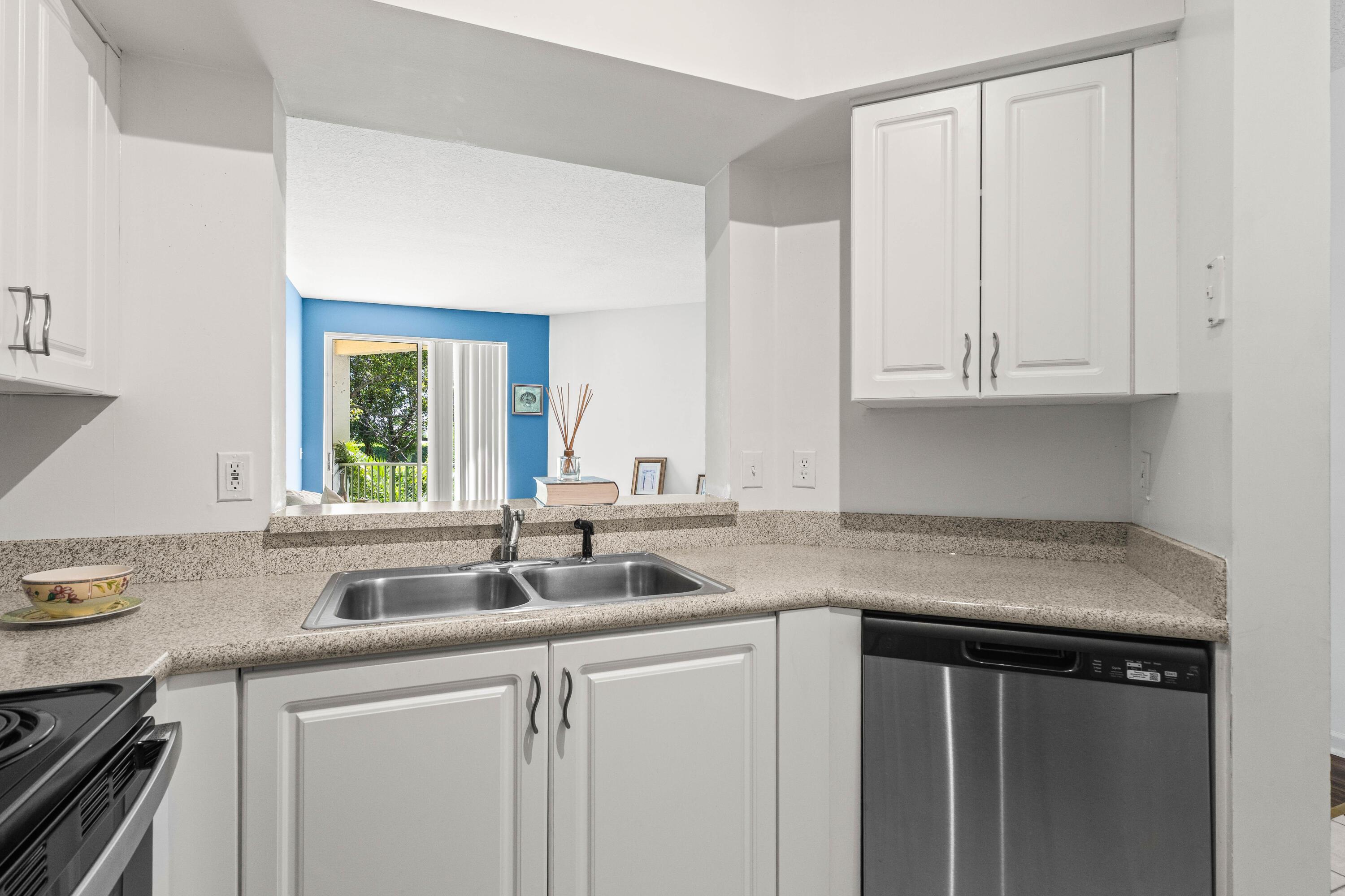 1957 BRANDYWINE Road 207, West Palm Beach, FL 33409, West Palm Beach - Photo 3