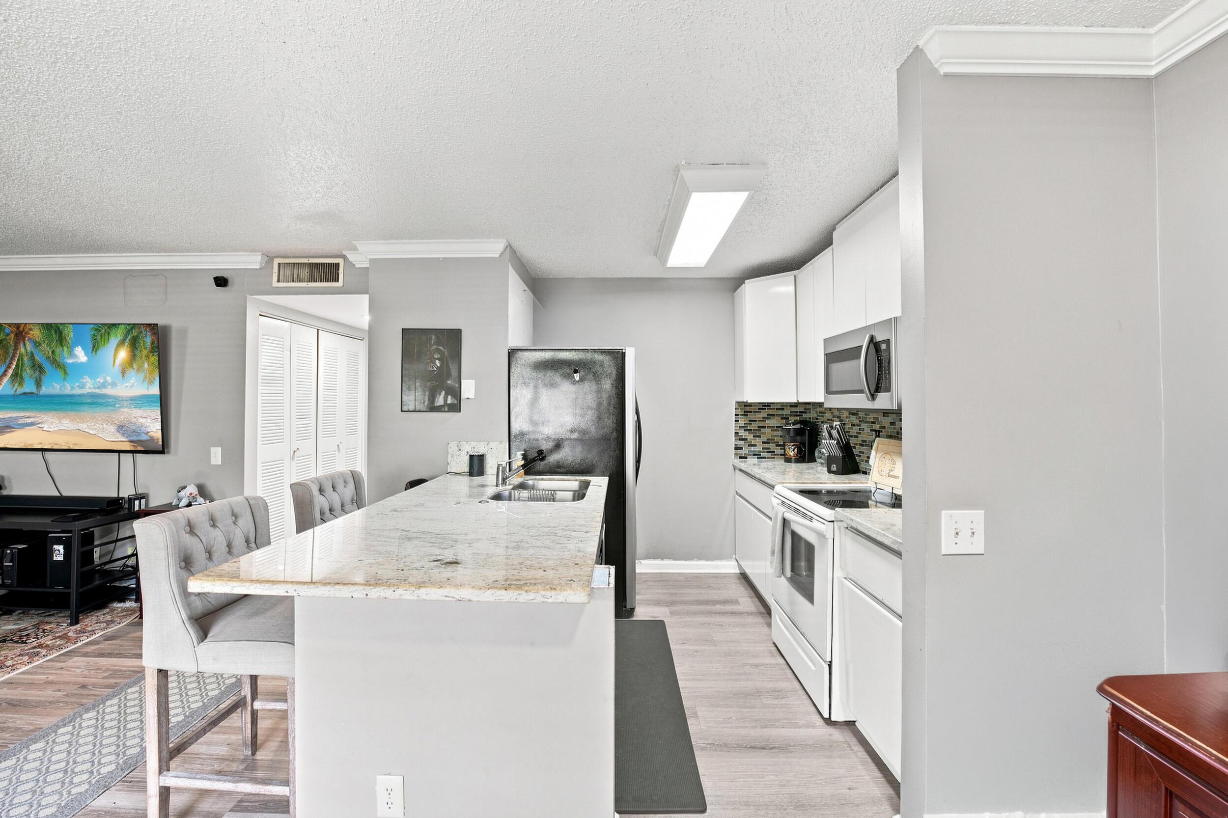 711 FOREST CLUB Drive 119, Wellington, FL 33414, Wellington - Photo 3