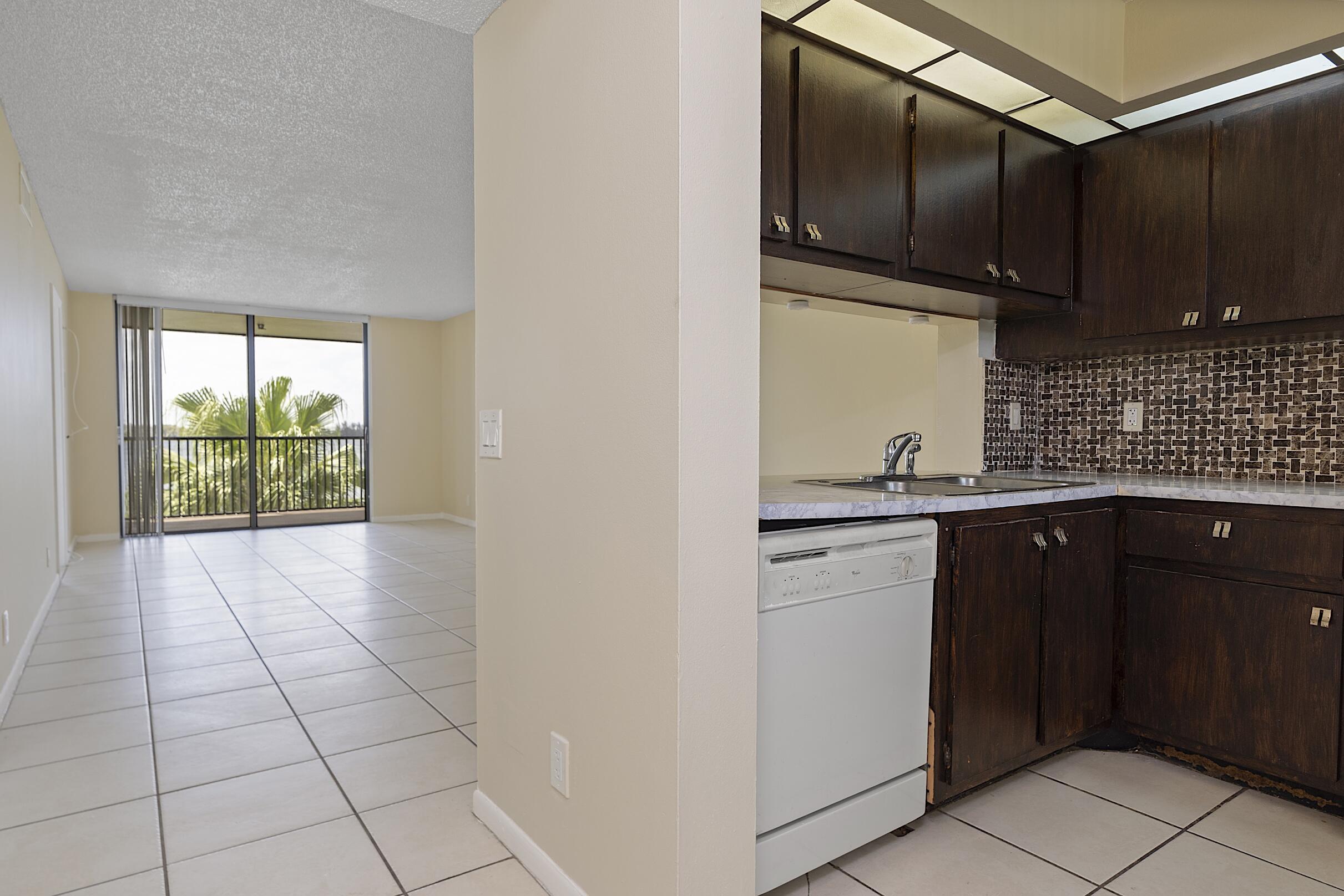 112 LAKE EMERALD Drive 209, Oakland Park, FL 33309, Oakland Park - Photo 3