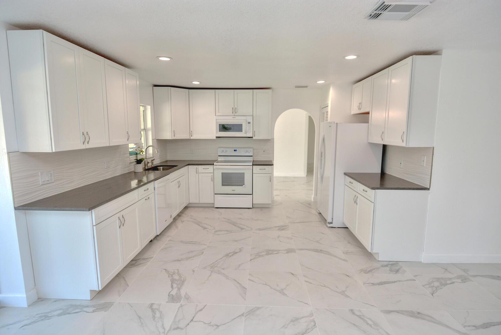 943 SE Browning Avenue, Port St. Lucie, FL 34983, Port St. Lucie - Photo 4
