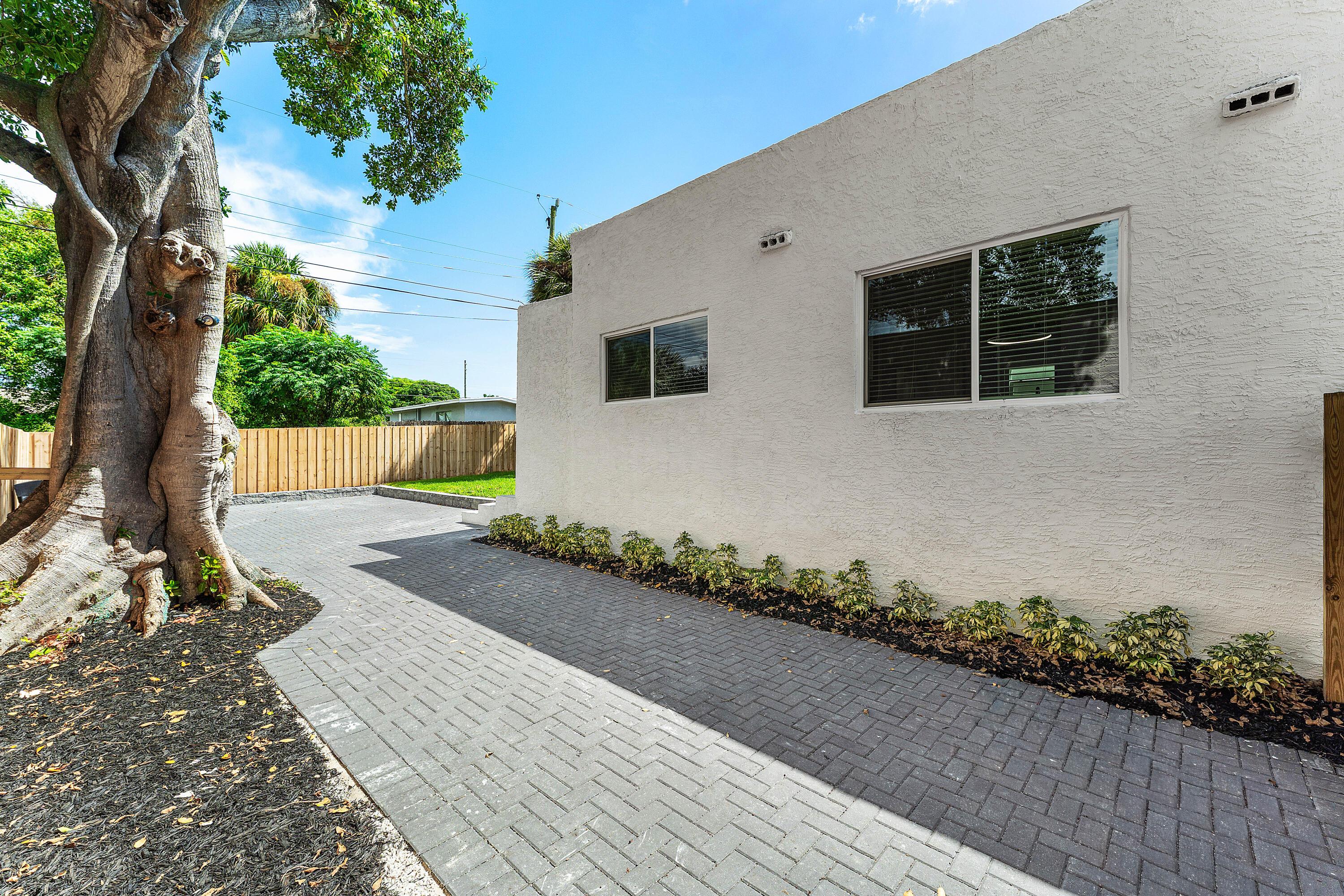 1150 W 25th Street, Riviera Beach, FL 33404, Riviera Beach - Photo 3