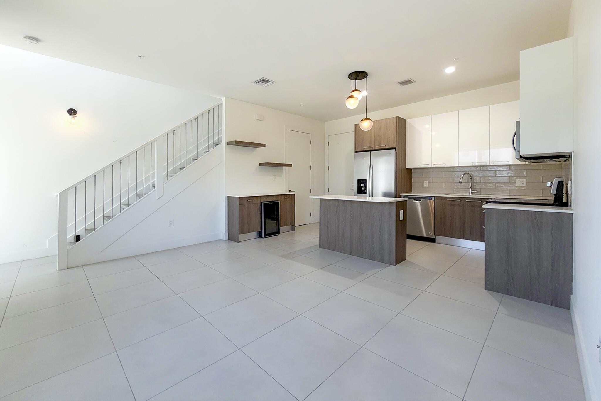405 NE 35TH Court 2, Oakland Park, FL 33334, Oakland Park - Photo 4