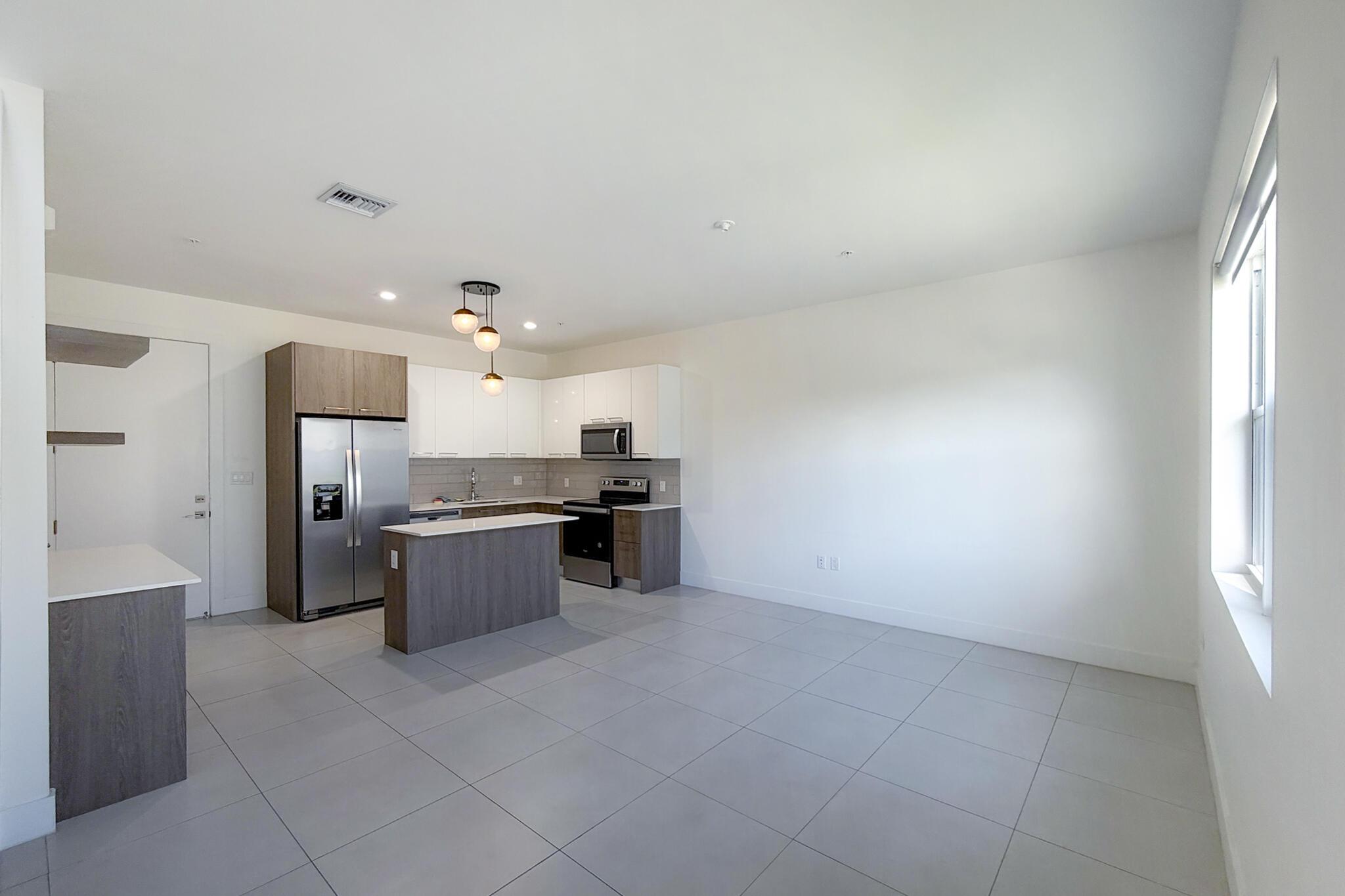 405 NE 35TH Court 2, Oakland Park, FL 33334, Oakland Park - Photo 5