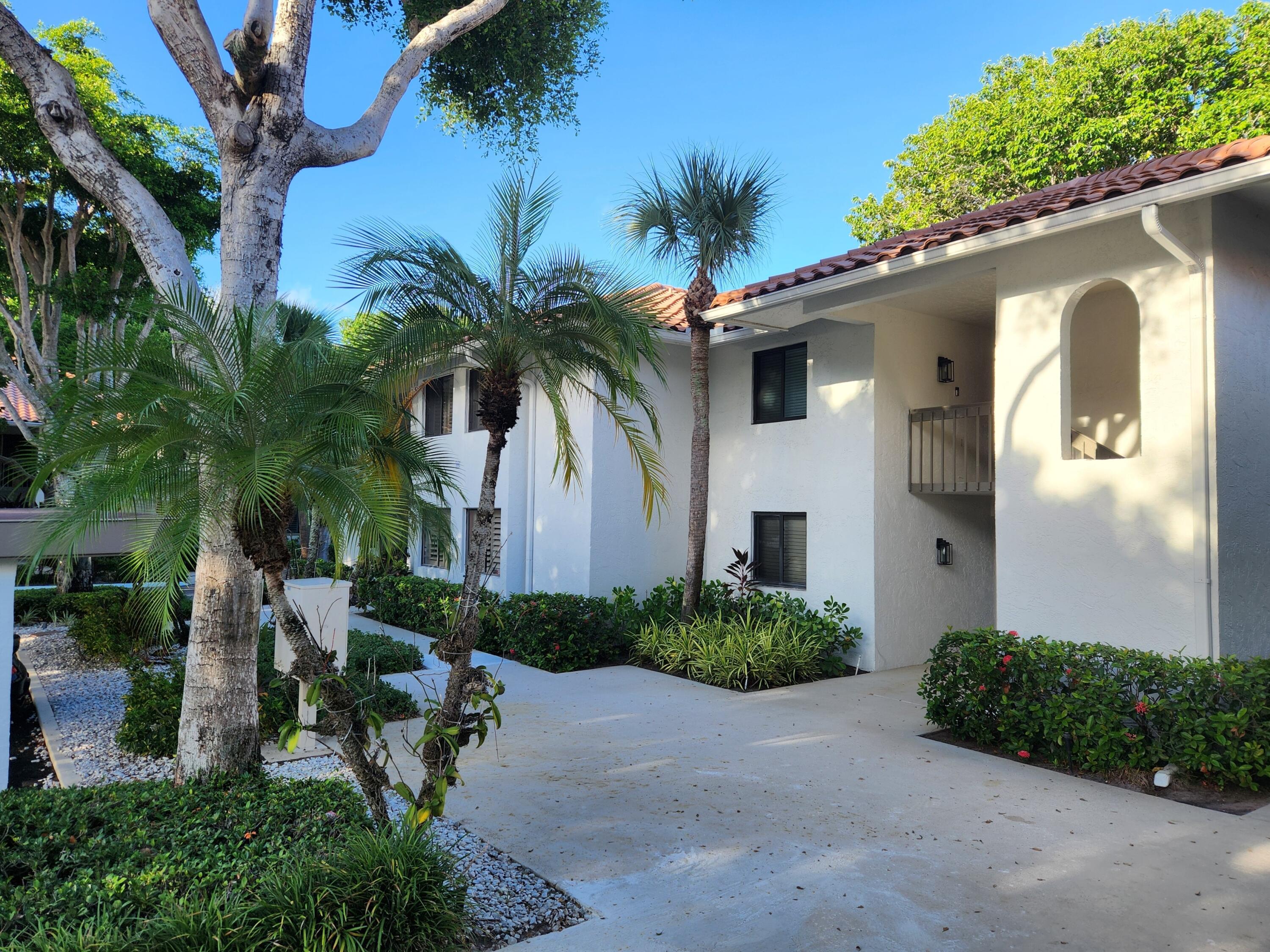 30 PELICAN POINTE Drive 201, Delray Beach, FL 33483, Delray Beach