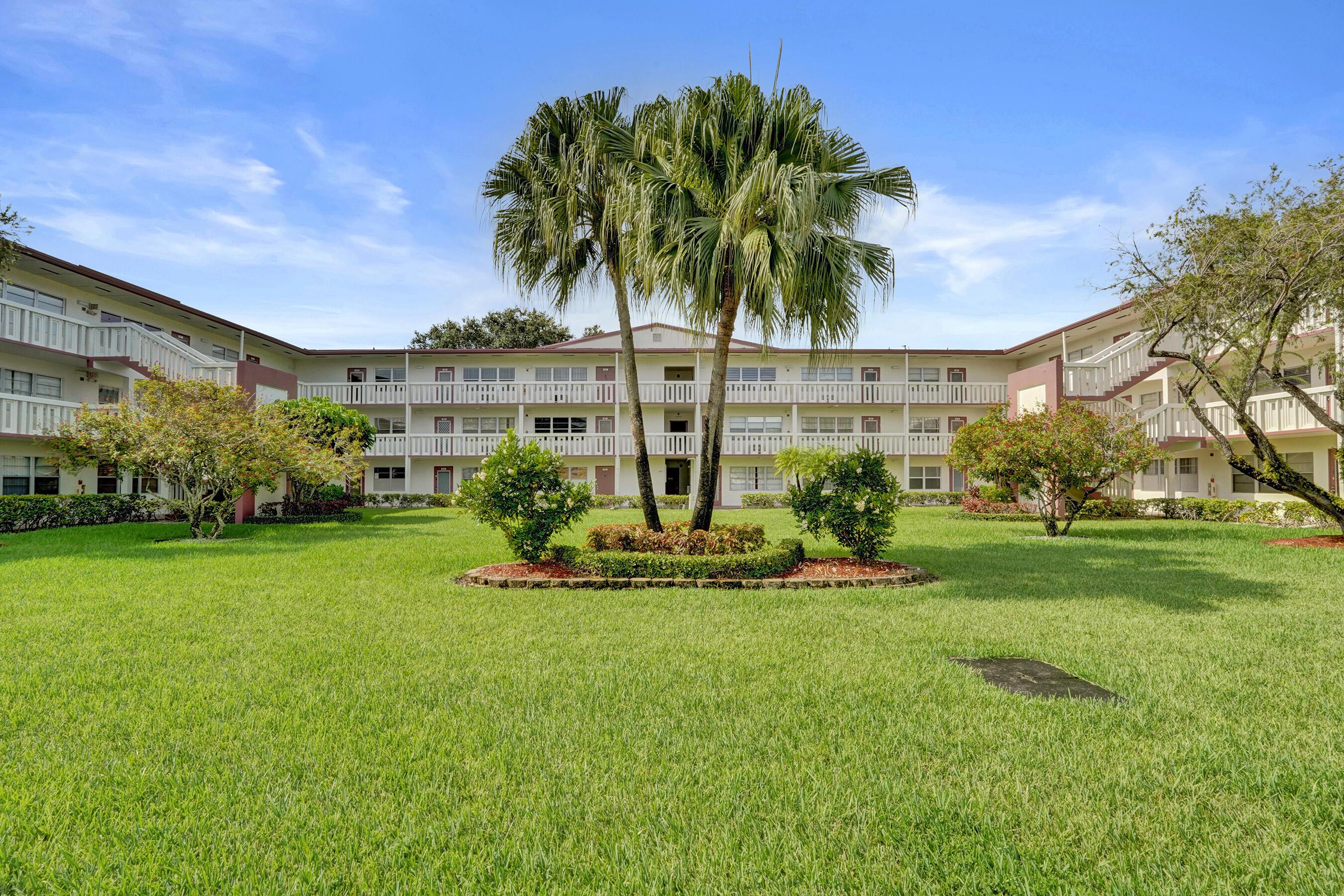 566 Fanshaw N, Boca Raton, FL 33434, Boca Raton - Photo 2