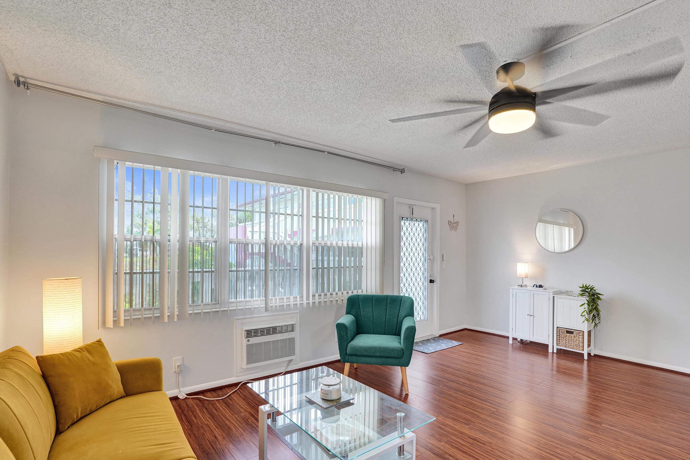 566 Fanshaw N, Boca Raton, FL 33434, Boca Raton - Photo 4