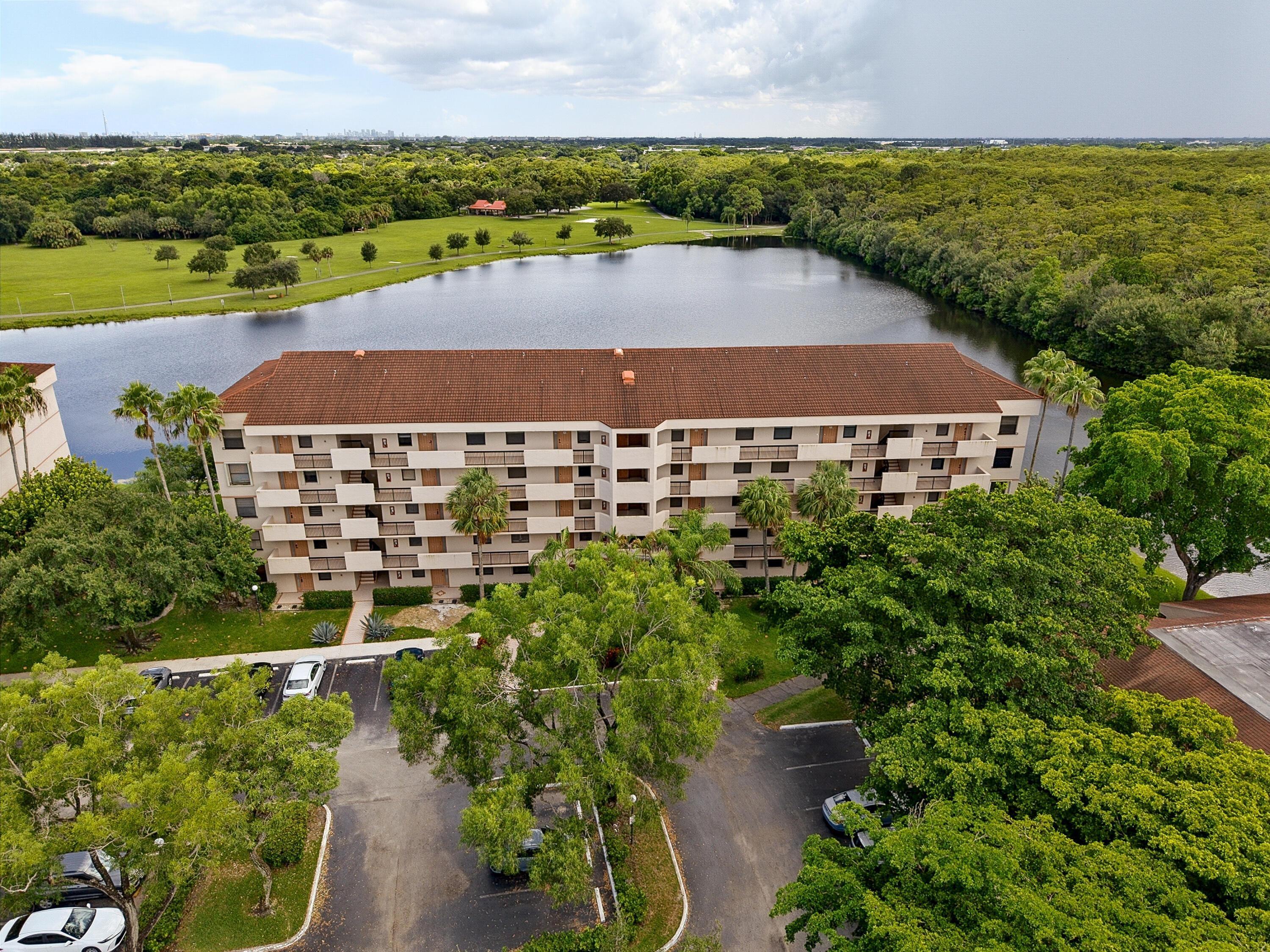 2768 Carambola Circle S 506, Coconut Creek, FL 33066, Coconut Creek - Photo 5