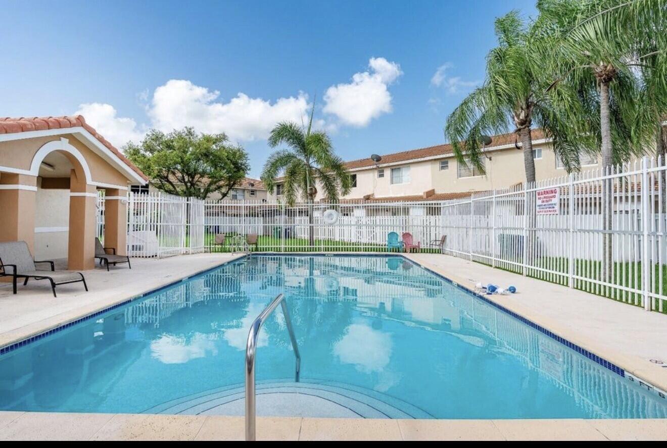 , Miami - Photo 2