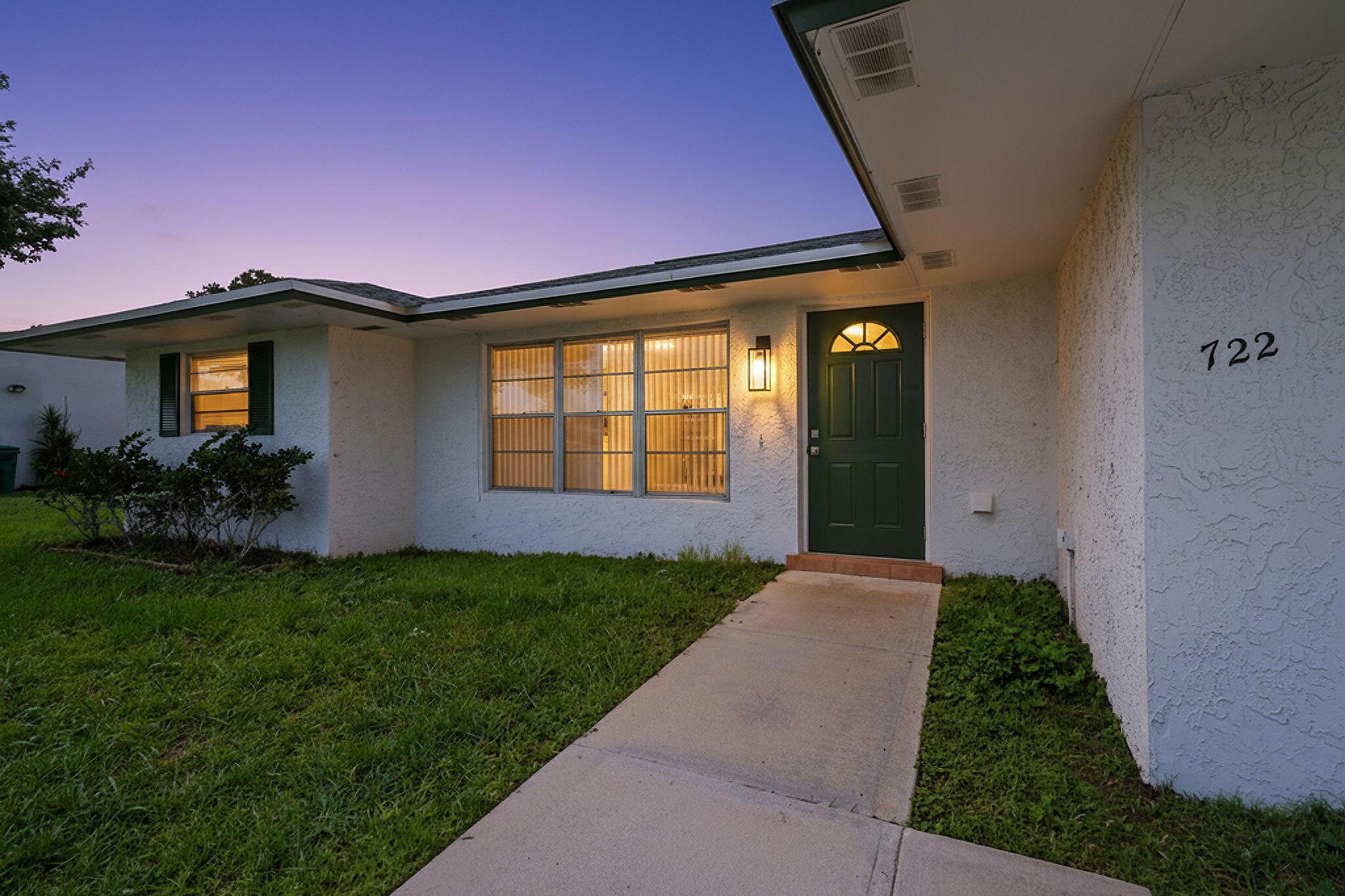 722 SE Arton Lane, Port St. Lucie, FL 34983, Port St. Lucie - Photo 3
