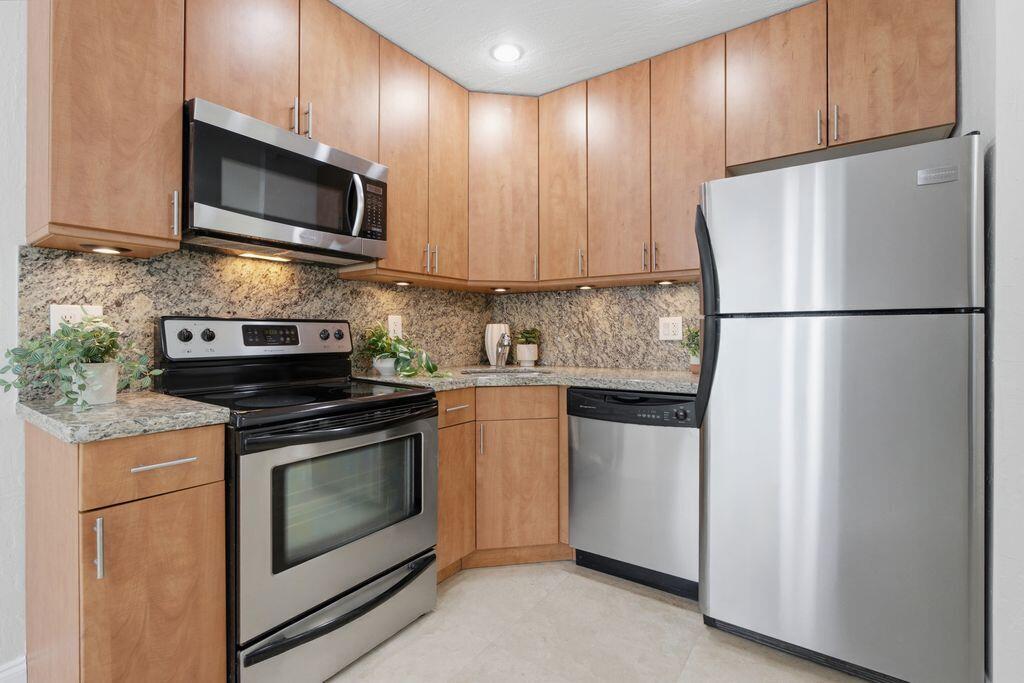 1872 NE 46TH Street D10, Fort Lauderdale, FL 33308, Fort Lauderdale - Photo 2