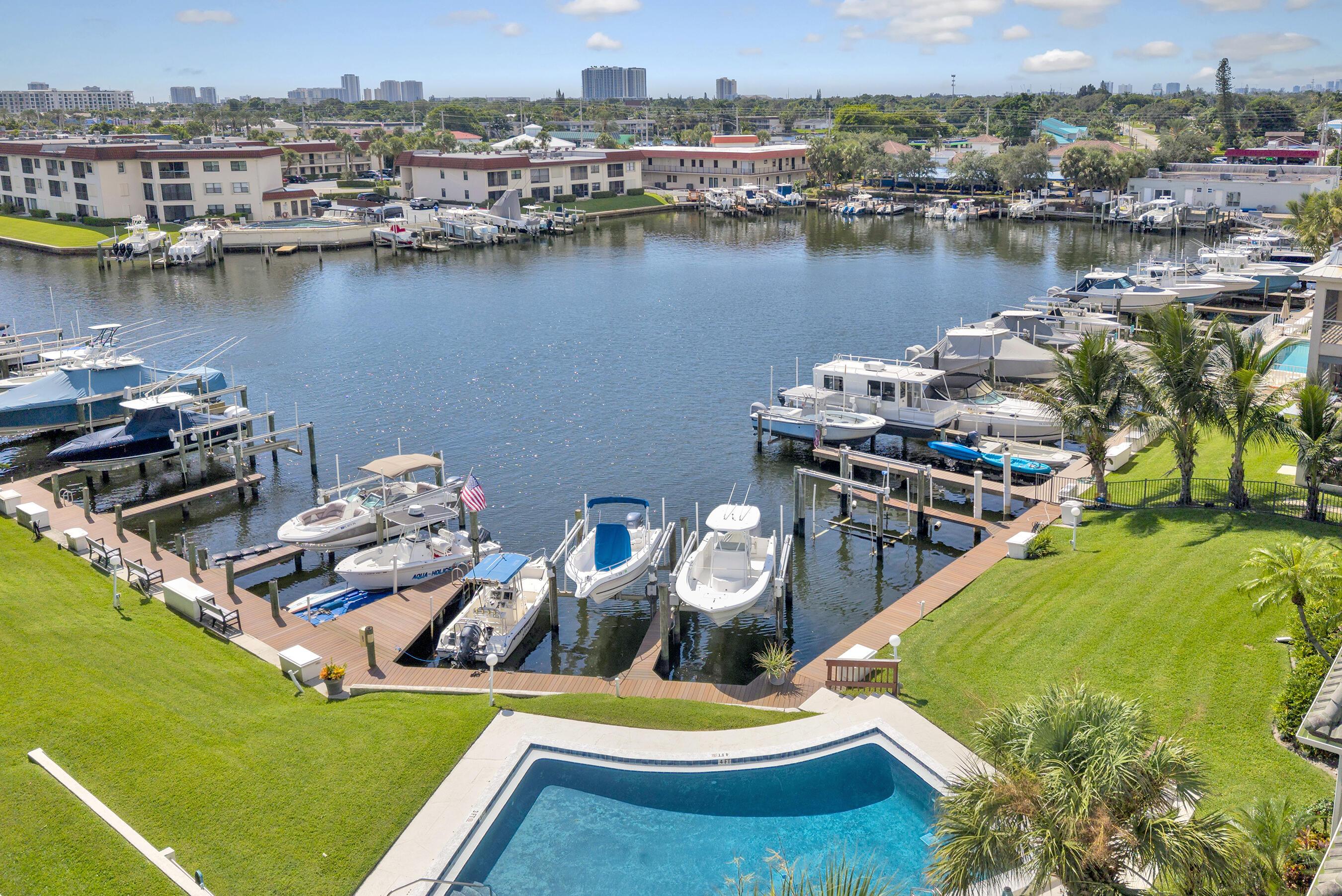 326 Northlake Drive 201, North Palm Beach, FL 33408, North Palm Beach - Photo 2