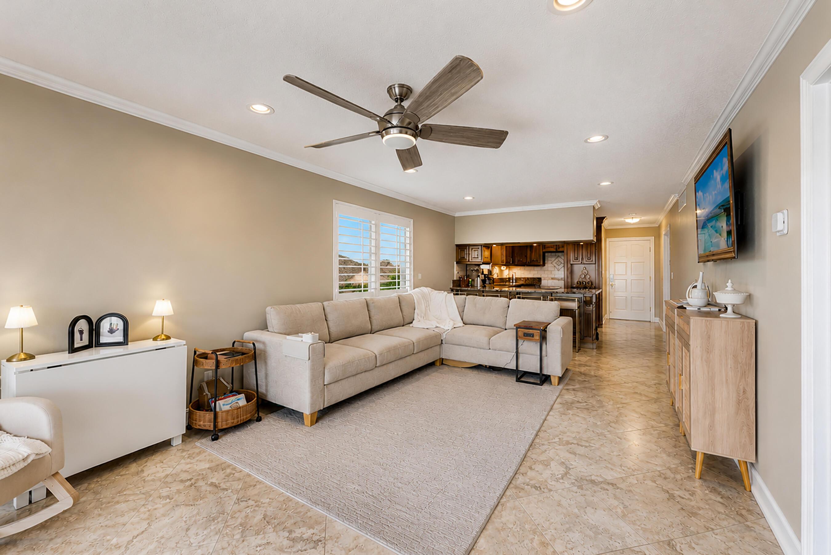 326 Northlake Drive 201, North Palm Beach, FL 33408, North Palm Beach - Photo 4