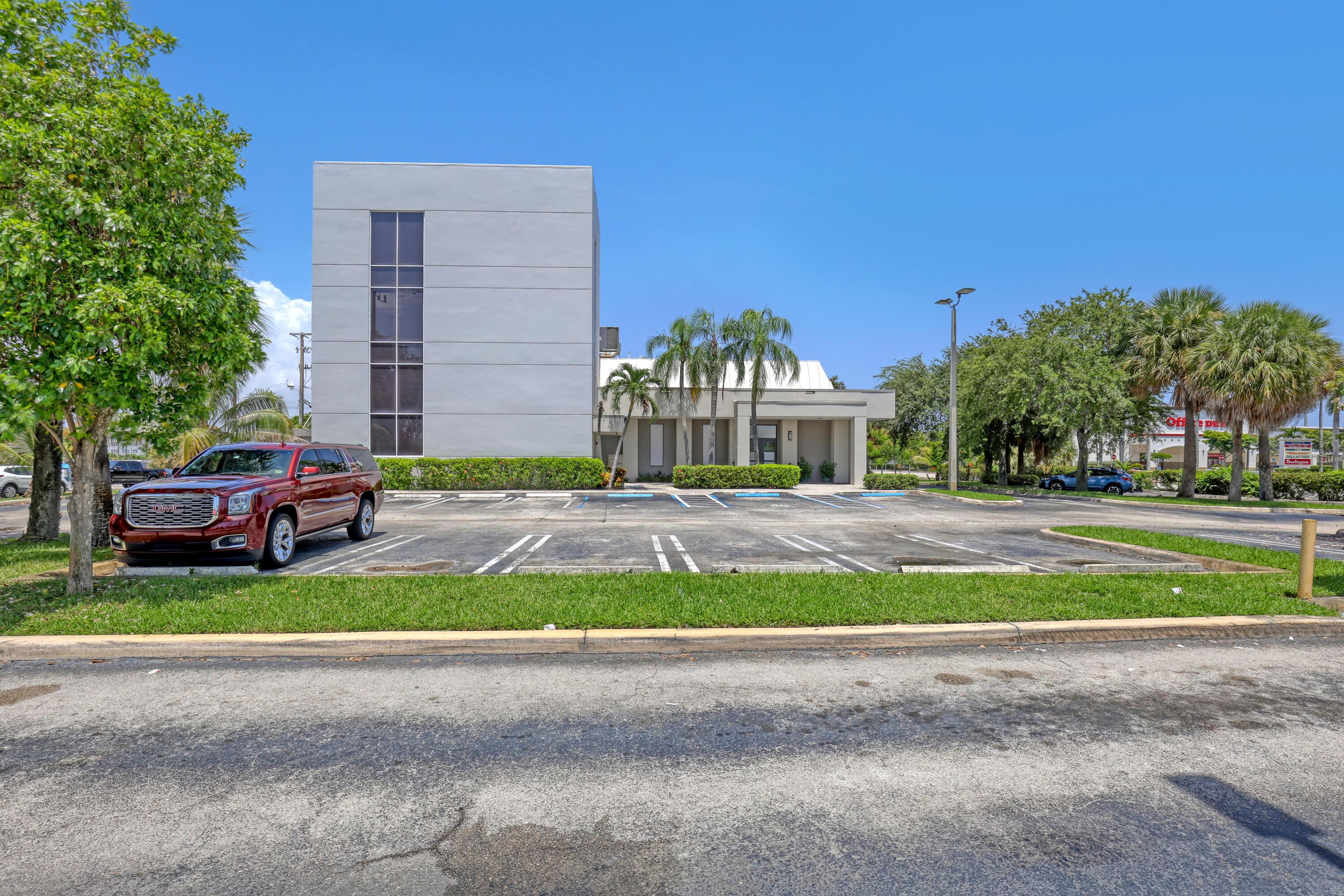 2701 OKEECHOBEE Boulevard, West Palm Beach, FL, West Palm Beach - Photo 2