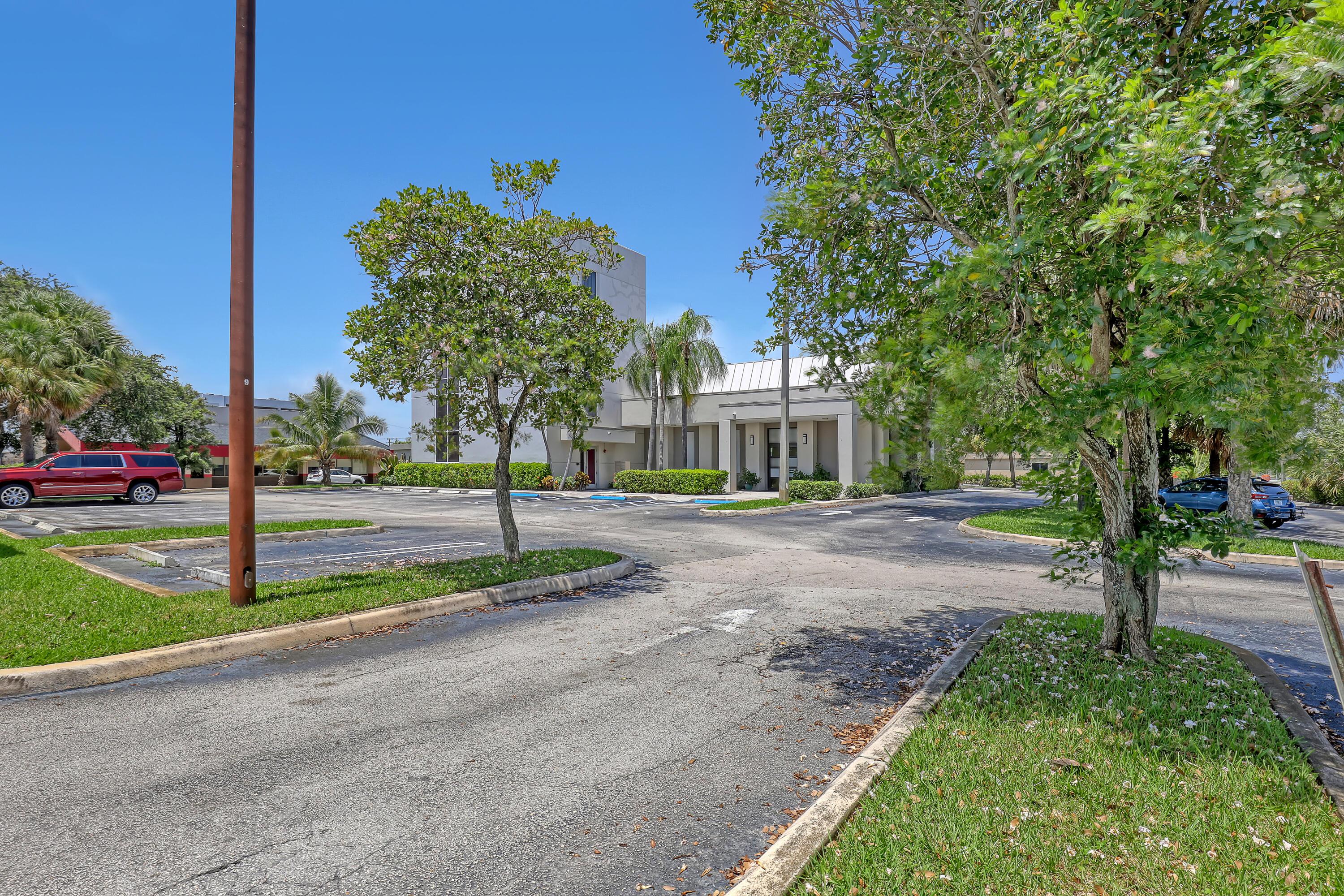 2701 OKEECHOBEE Boulevard, West Palm Beach, FL, West Palm Beach - Photo 3