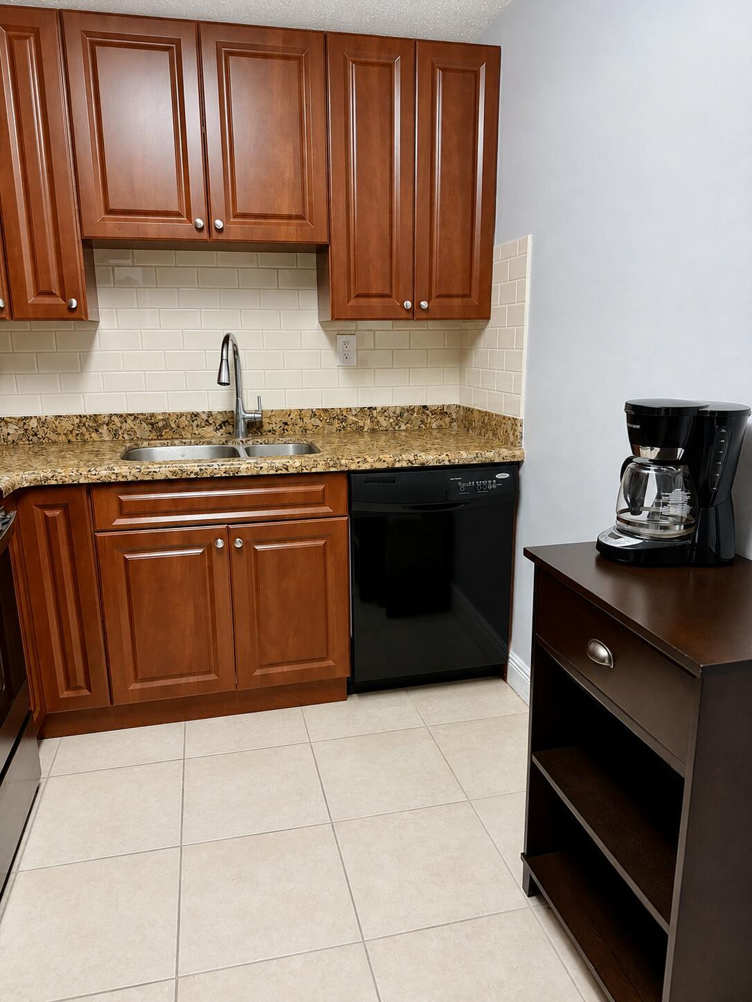 405 MEADOWS Circle 405, Boynton Beach, FL 33436, Boynton Beach - Photo 2