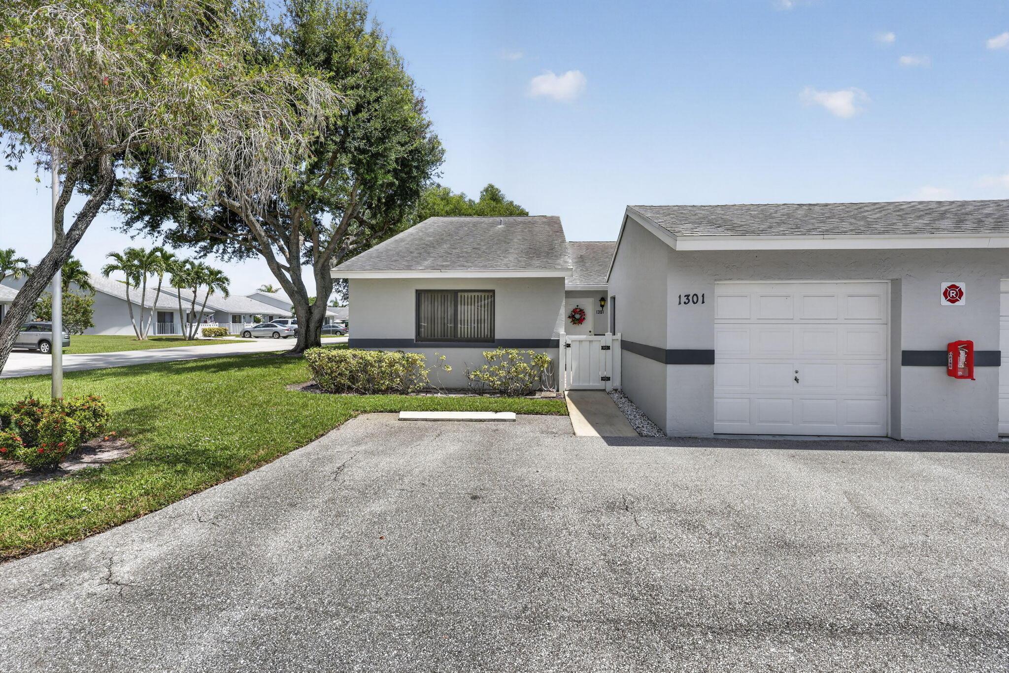 2641 Gately Drive W 1301, West Palm Beach, FL 33415, West Palm Beach - Photo 2