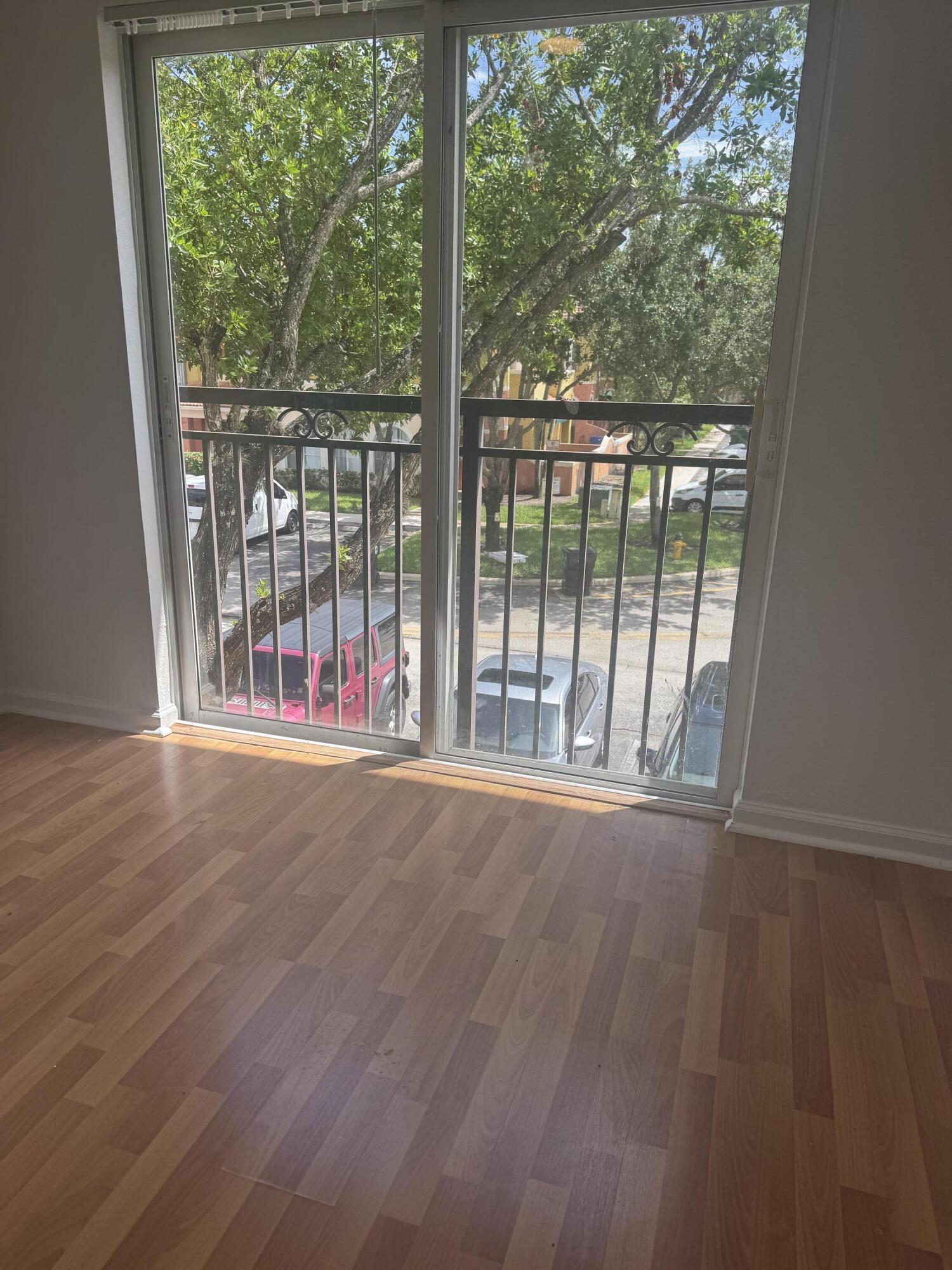 703 N SANTA CATALINA Circle 703, North Lauderdale, FL 33068, North Lauderdale - Photo 4