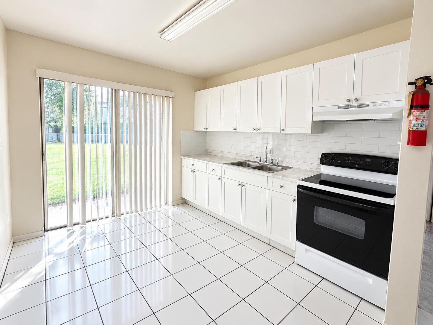 1521 W 21st Street 6, Riviera Beach, FL 33404, Riviera Beach - Photo 4