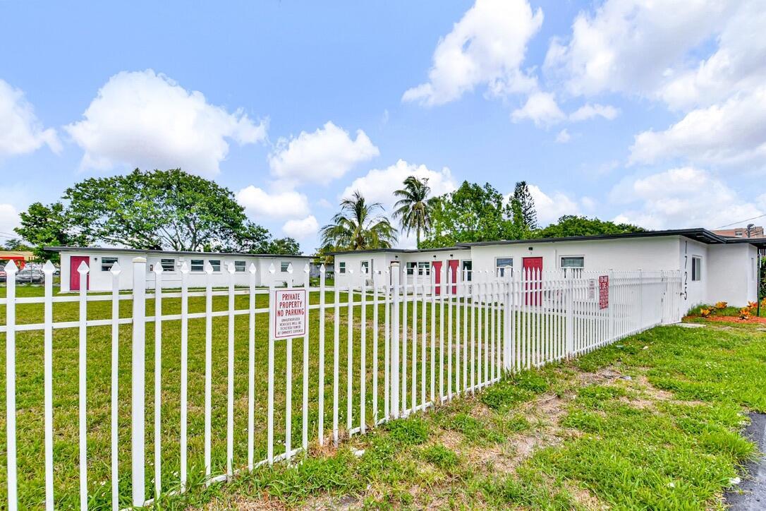 1725 NE 148TH Street 2, Miami, FL 33181, Miami - Photo 2