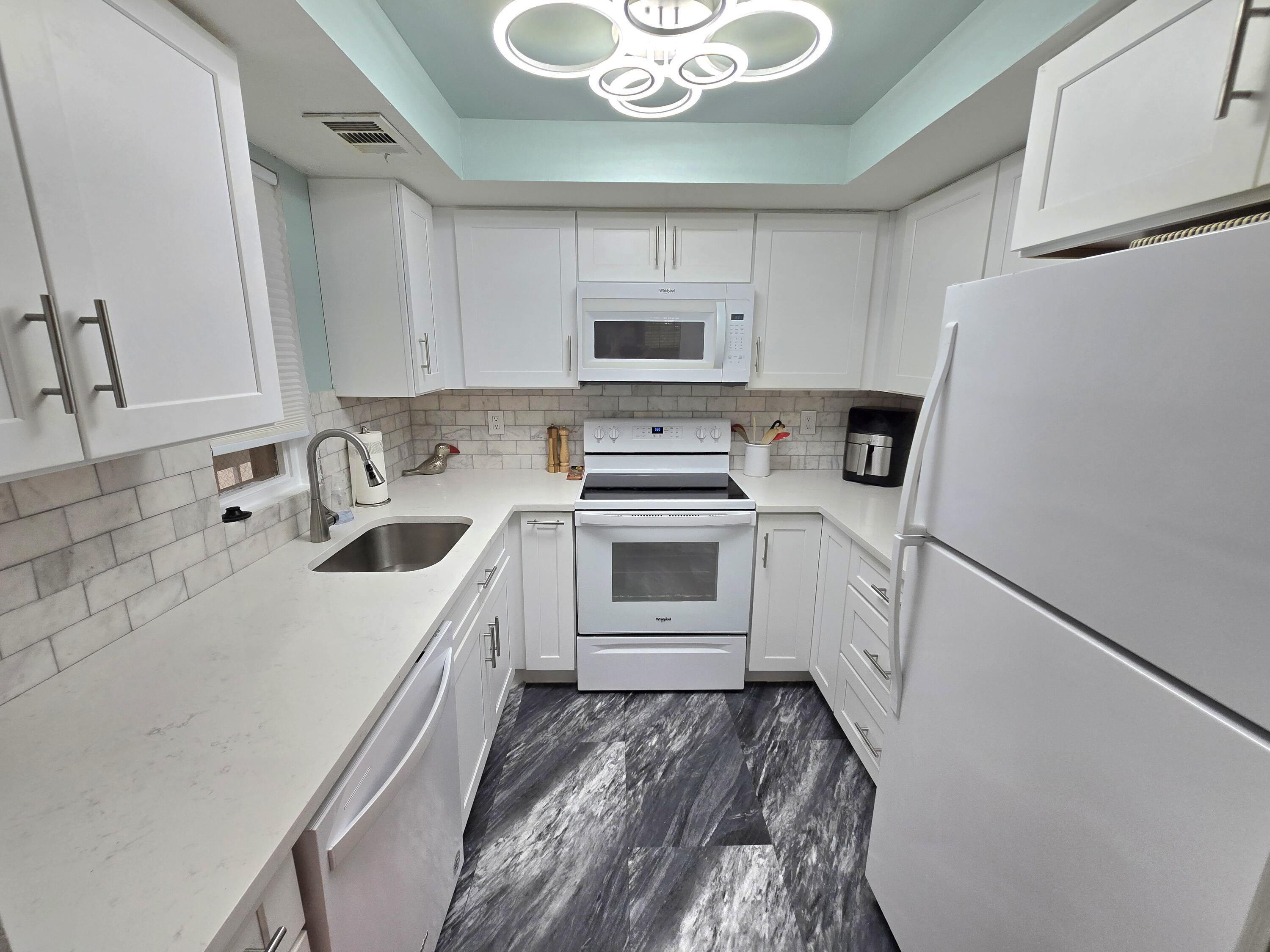 1503 SE Royal Green Circle 201, Port St. Lucie, FL 34952, Port St. Lucie - Photo 3