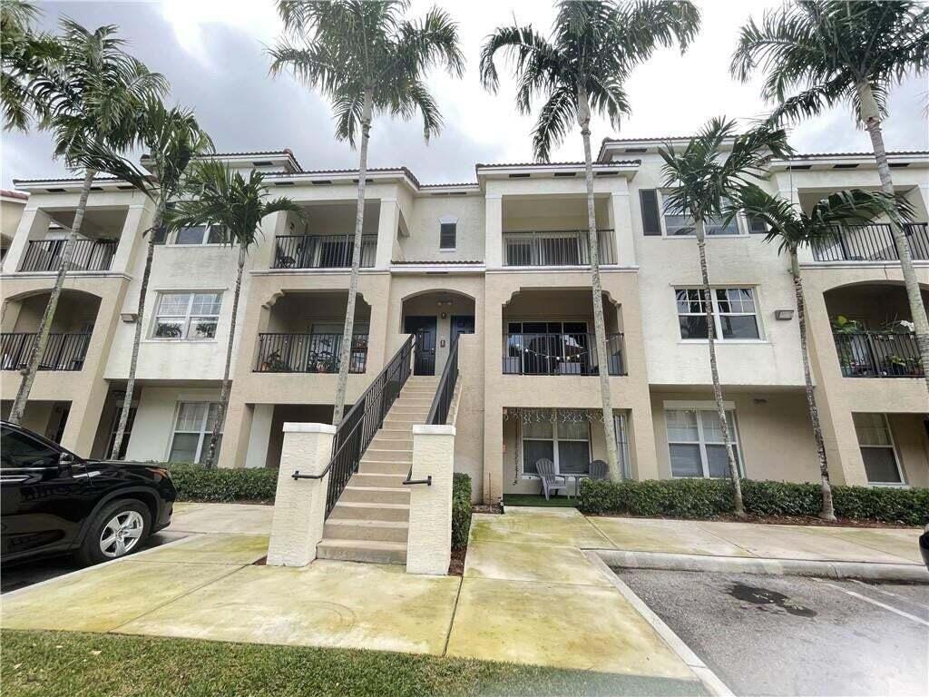5820 W Sample Road 305, Coral Springs, FL 33063, Coral Springs - Photo 2