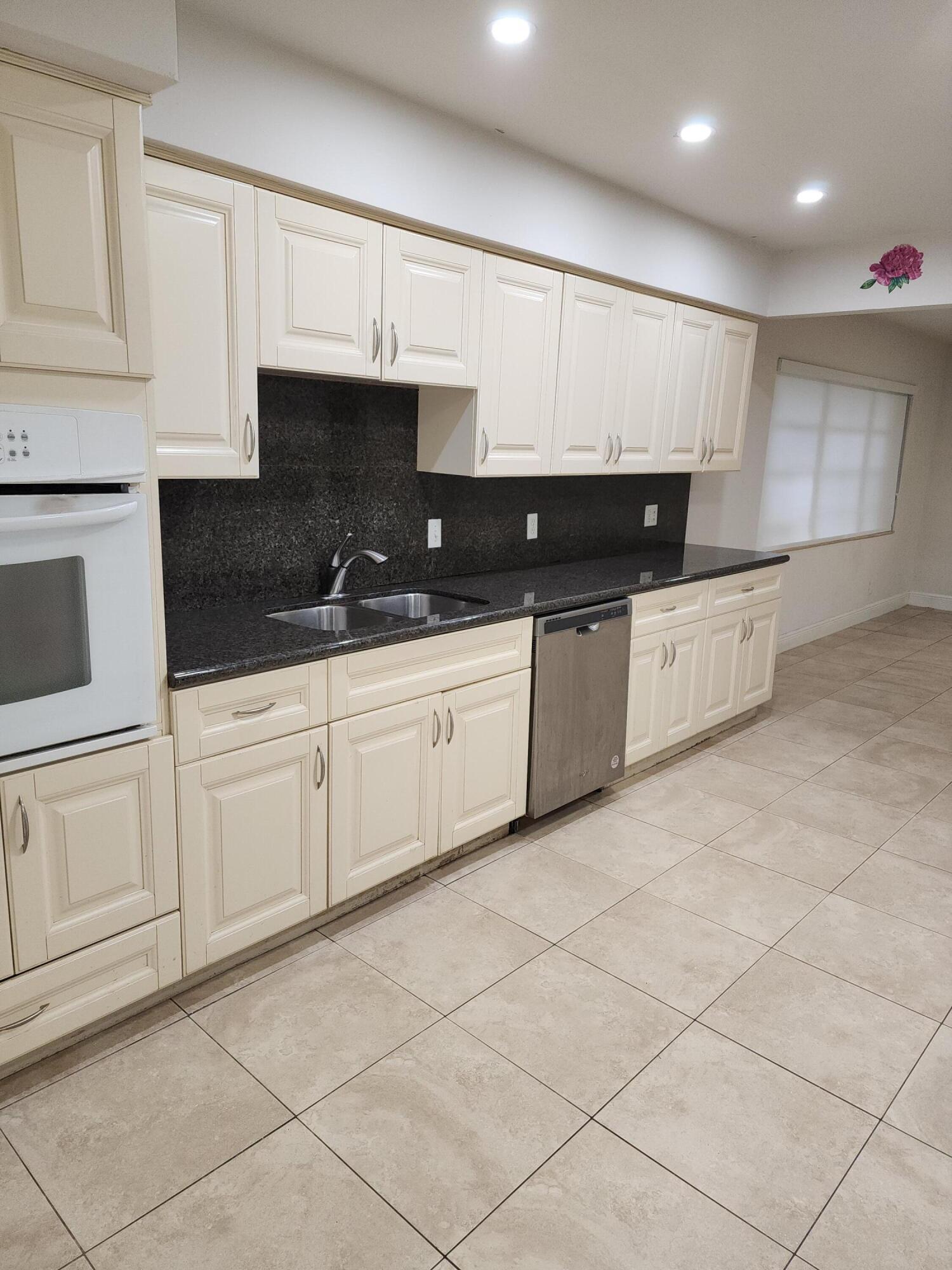 3560 NW 110th Avenue B, Coral Springs, FL 33065, Coral Springs - Photo 4