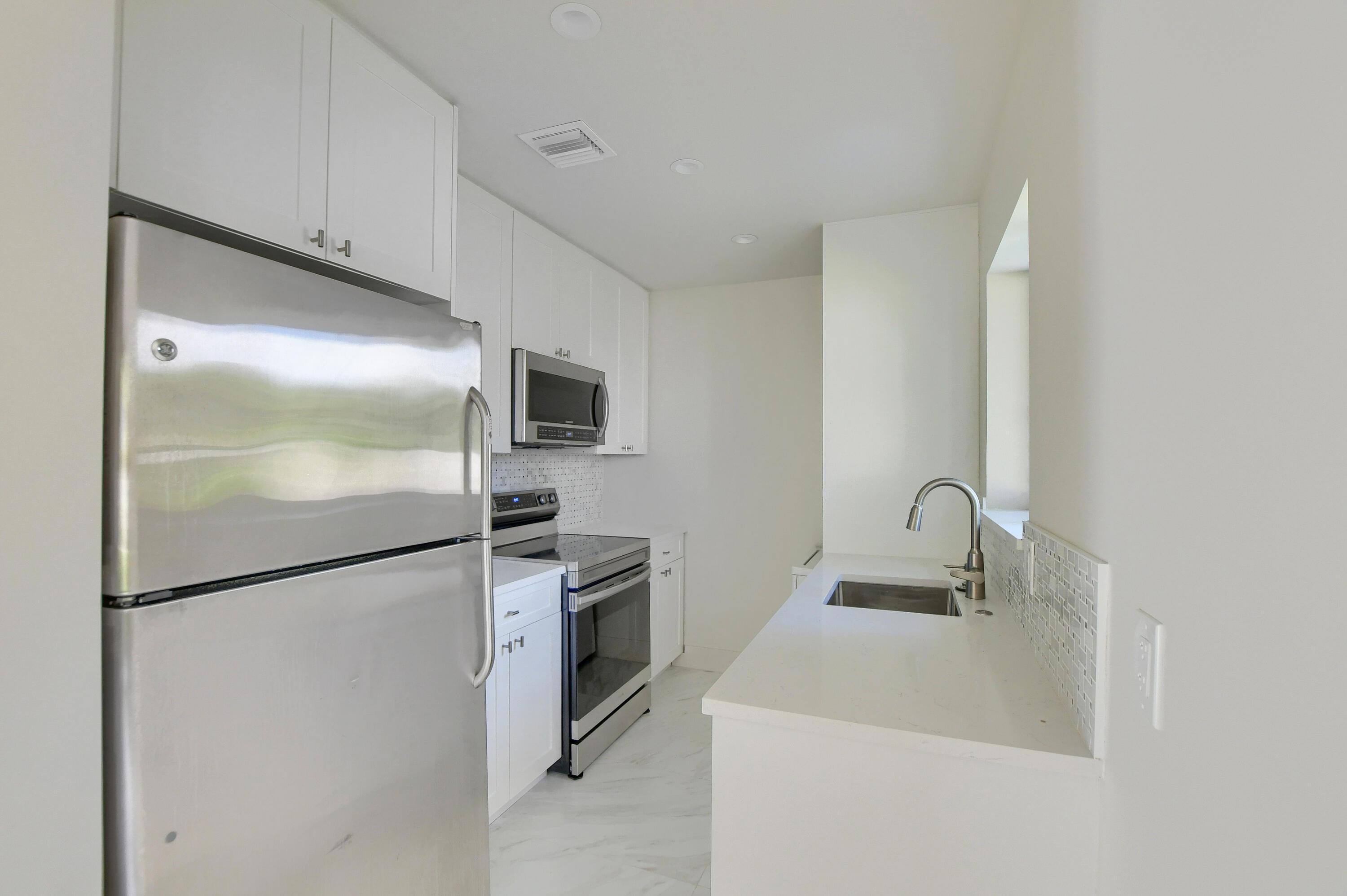 2503 OCEANVIEW Avenue C, Delray Beach, FL 33444, Delray Beach - Photo 5