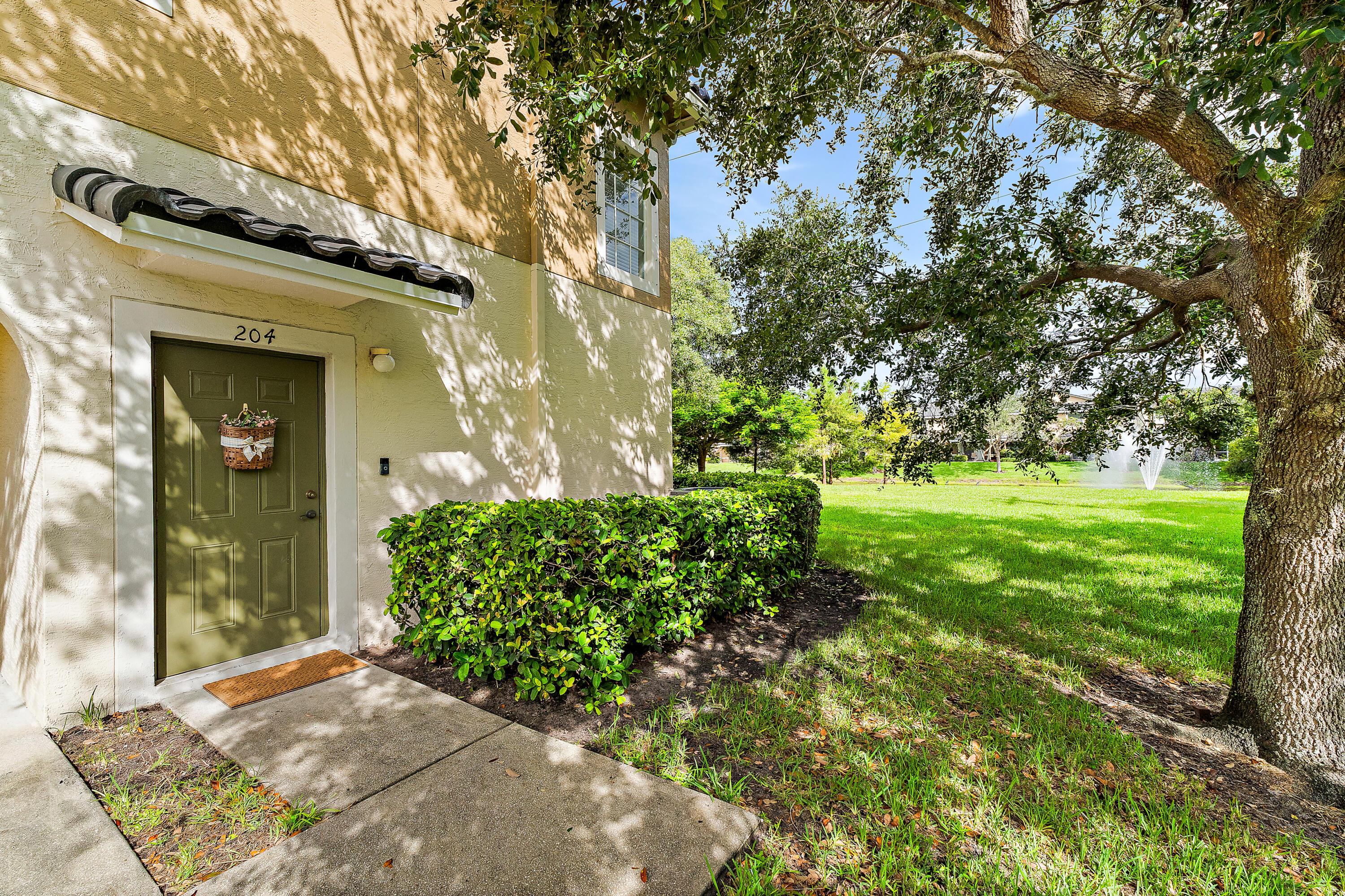 1561 SE Wilshire Place 204, Stuart, FL 34994, Stuart - Photo 2