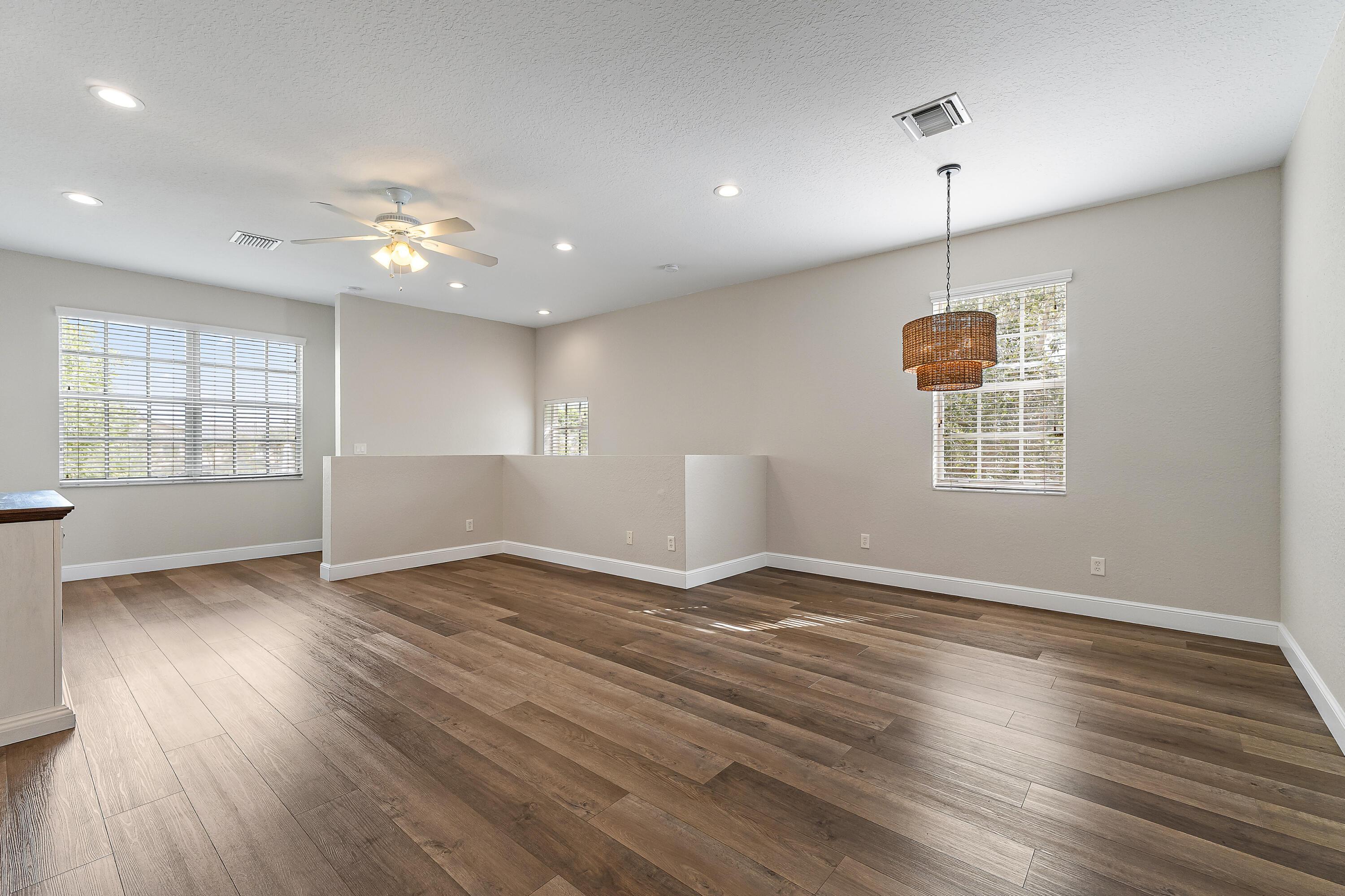 1561 SE Wilshire Place 204, Stuart, FL 34994, Stuart - Photo 4