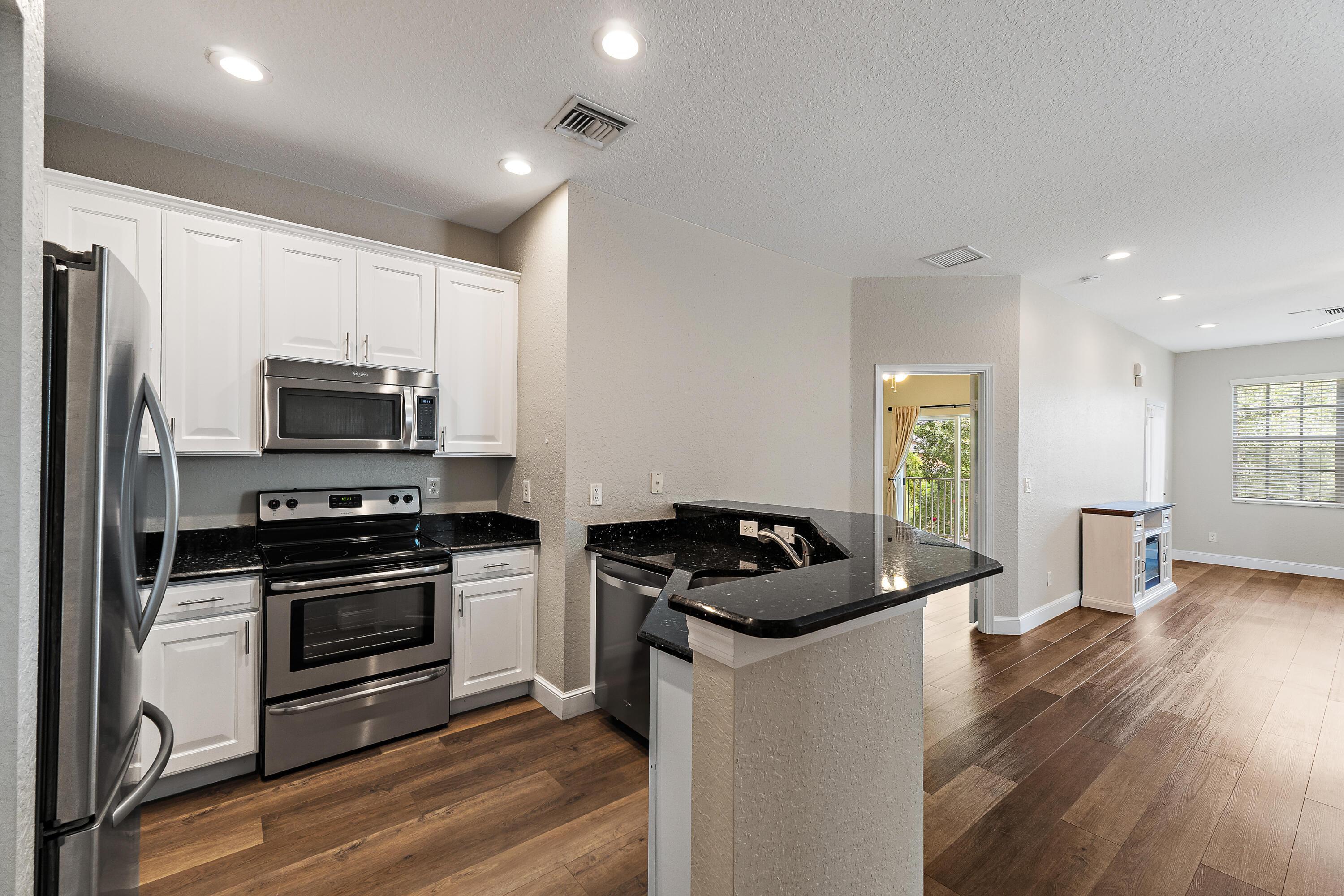 1561 SE Wilshire Place 204, Stuart, FL 34994, Stuart - Photo 5