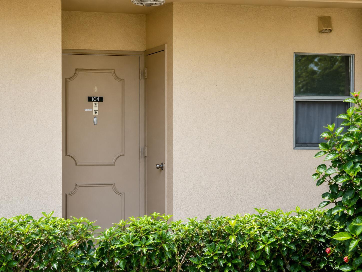 3524 Via Poinciana Apt 104, Lake Worth, FL 33467, Lake Worth - Photo 3