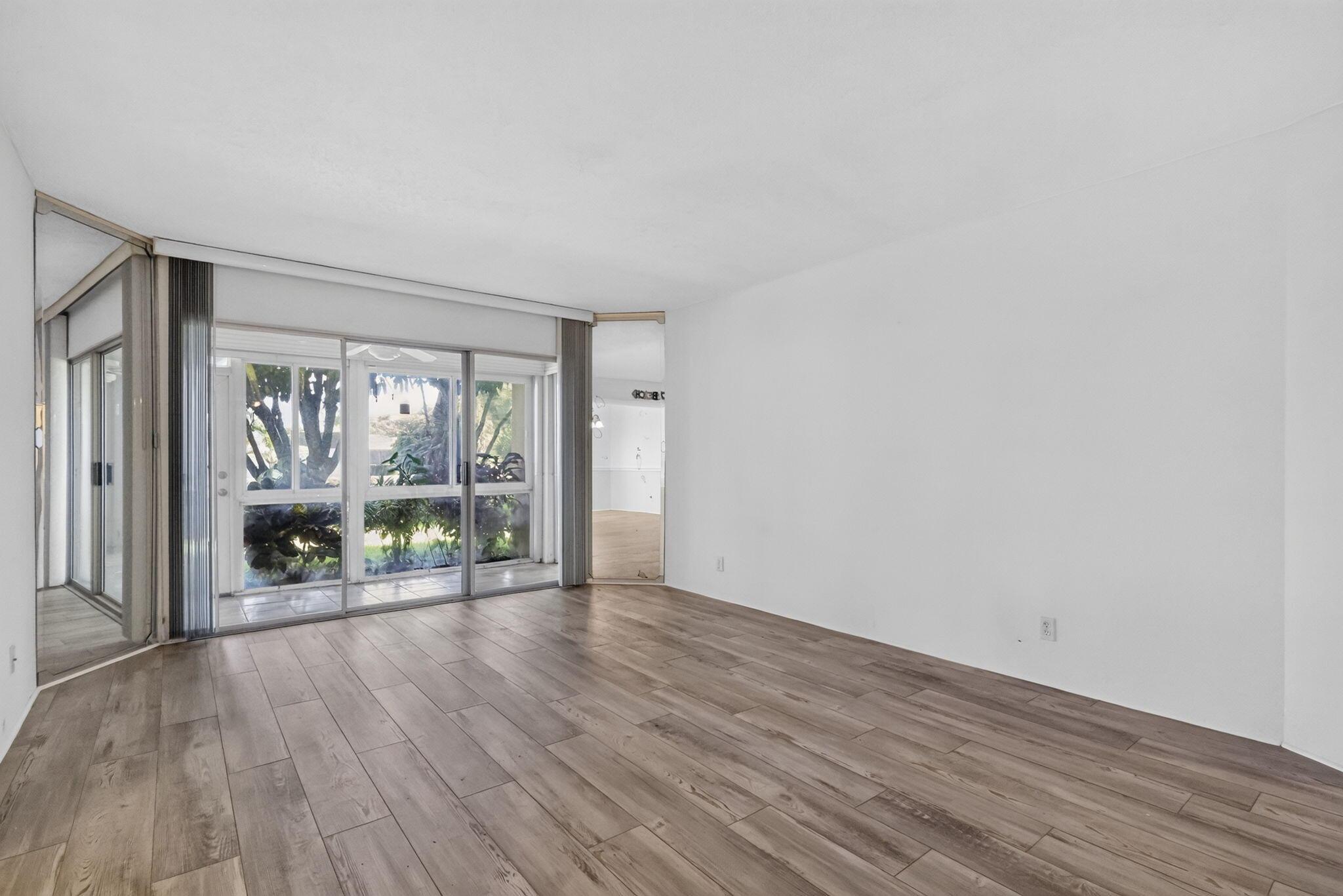 3524 Via Poinciana Apt 104, Lake Worth, FL 33467, Lake Worth - Photo 4