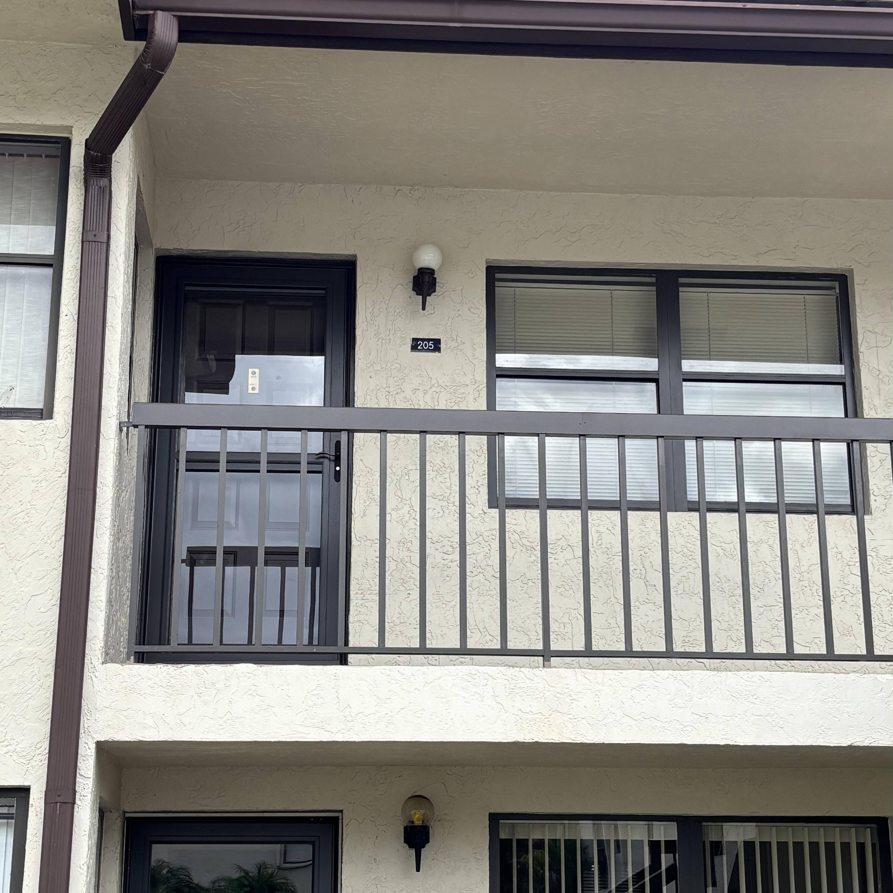 7641 Tahiti Lane 205, Lake Worth, FL 33467, Lake Worth - Photo 2
