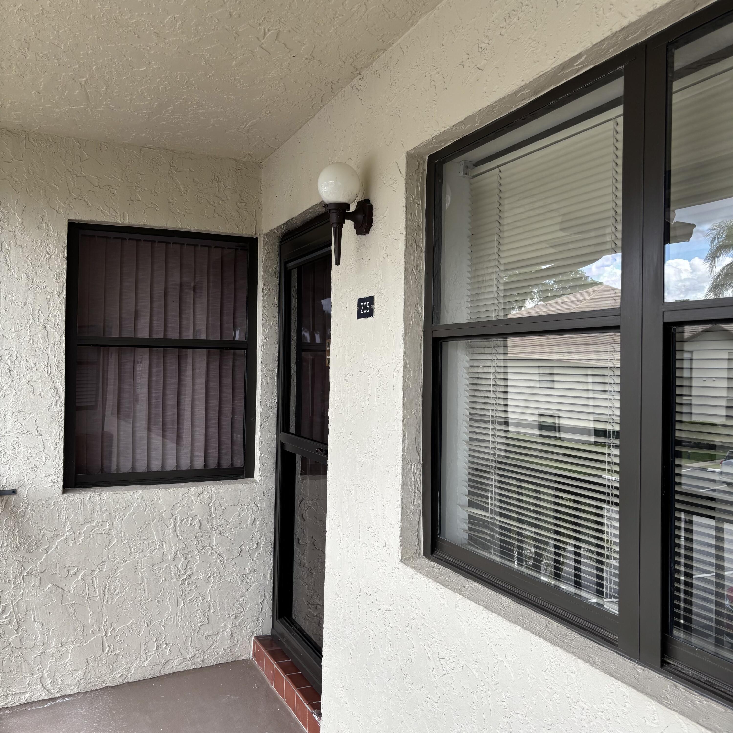 7641 Tahiti Lane 205, Lake Worth, FL 33467, Lake Worth - Photo 3