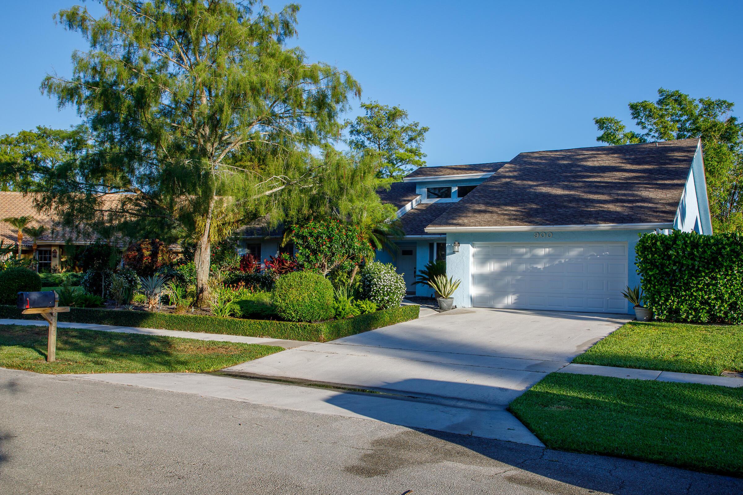 900 COSMOS Court, Wellington, FL 33414, Wellington - Photo 2