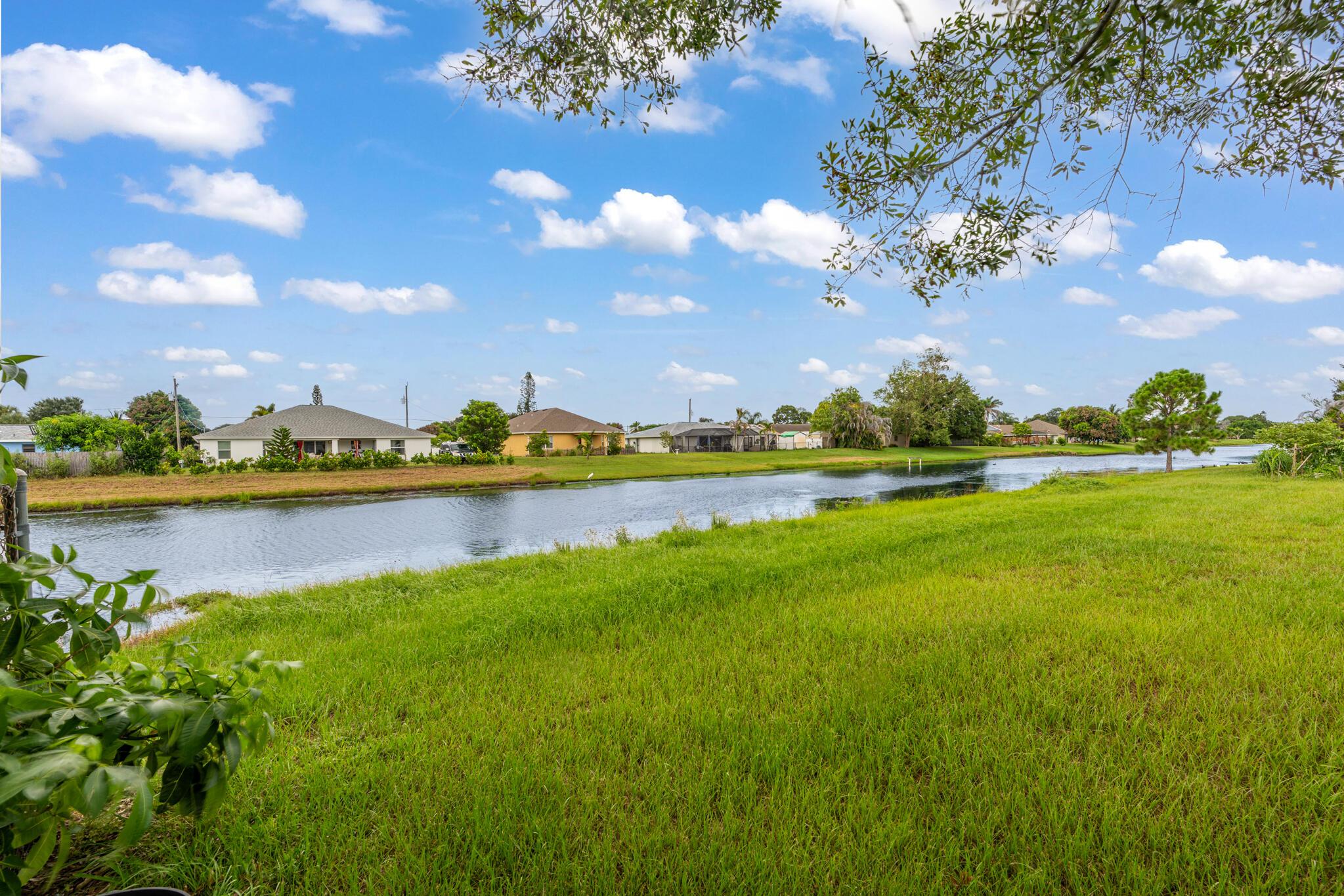 2386 SE Manor Avenue, Port St. Lucie, FL 34952, Port St. Lucie - Photo 3