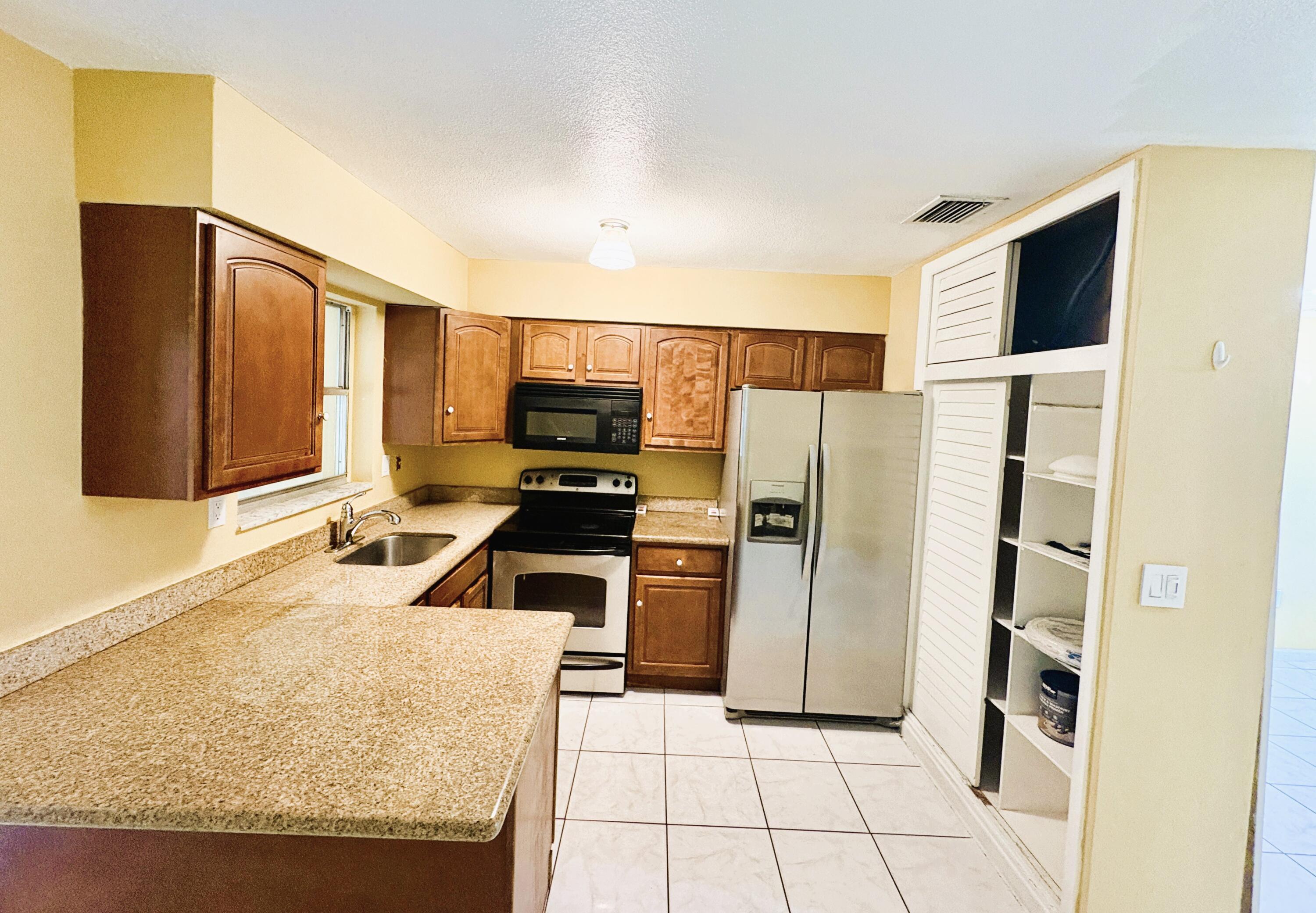 1685 NW 60TH Avenue B, Sunrise, FL 33313, Sunrise - Photo 4