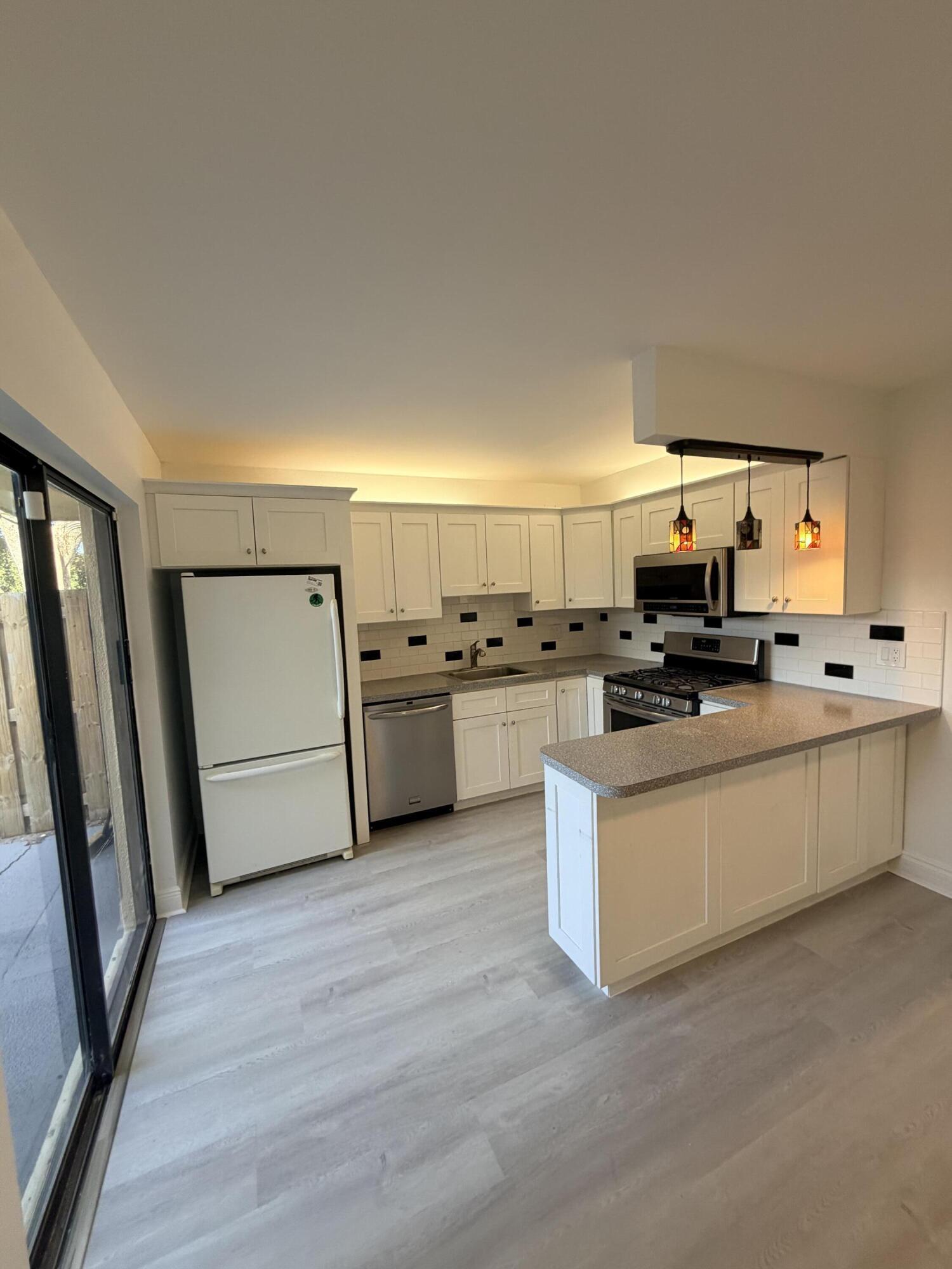 273 ARABIAN Road, Palm Springs, FL 33461, Palm Springs - Photo 4