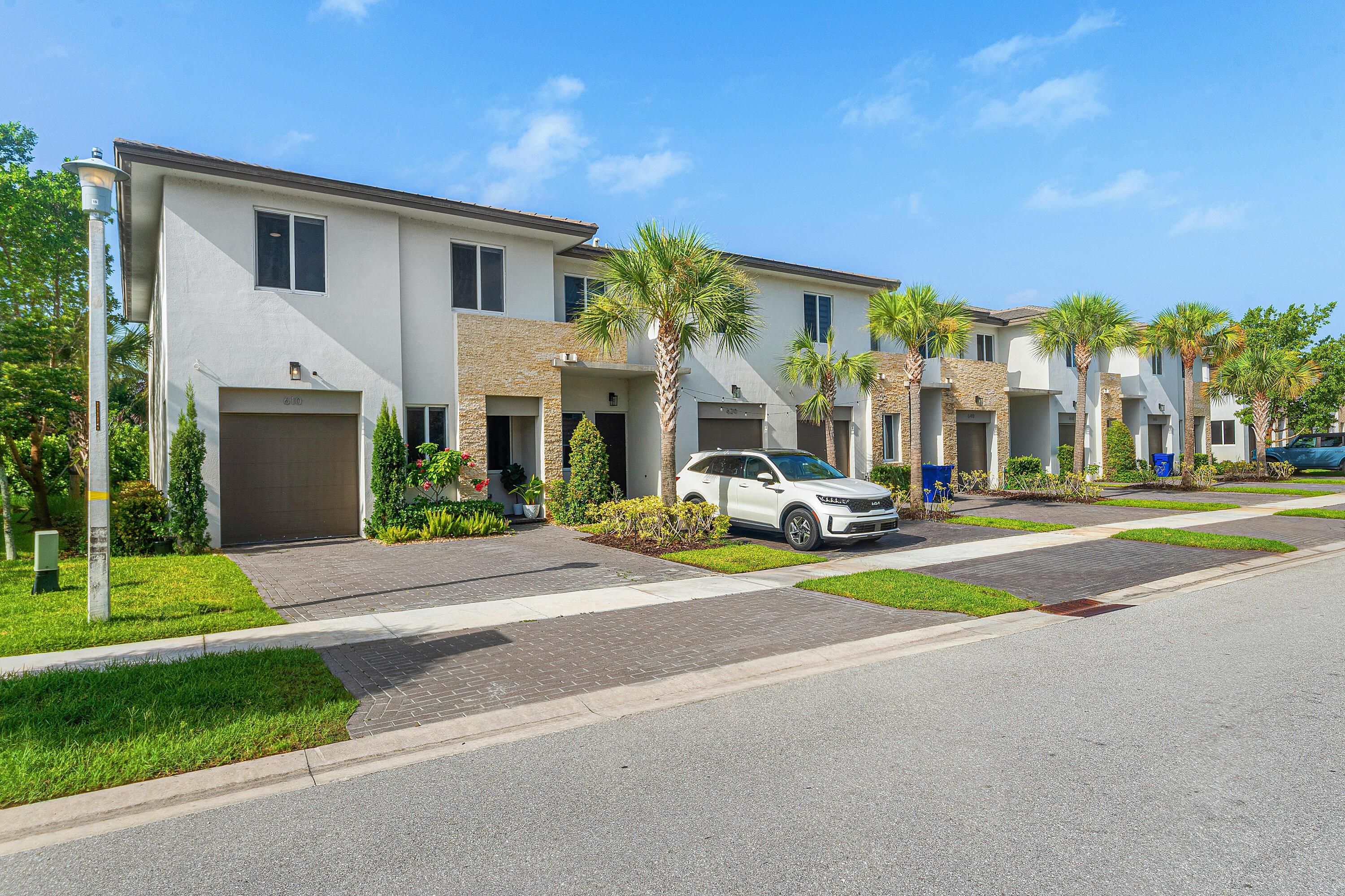 610 Pioneer Way, Royal Palm Beach, FL 33411, Royal Palm Beach - Photo 2