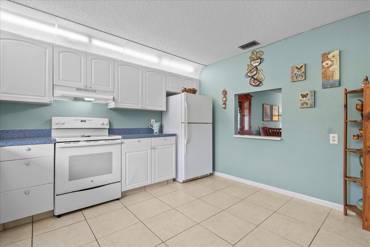 892 WORCESTER Lane B, Lake Worth, FL 33467, Lake Worth - Photo 2