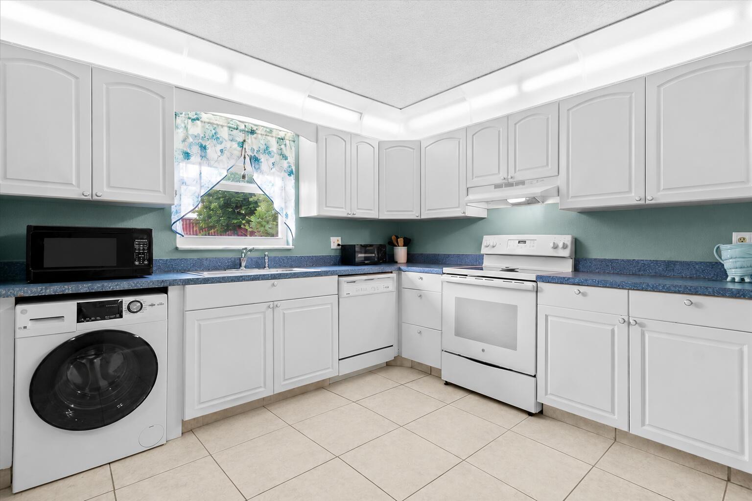 892 WORCESTER Lane B, Lake Worth, FL 33467, Lake Worth - Photo 3