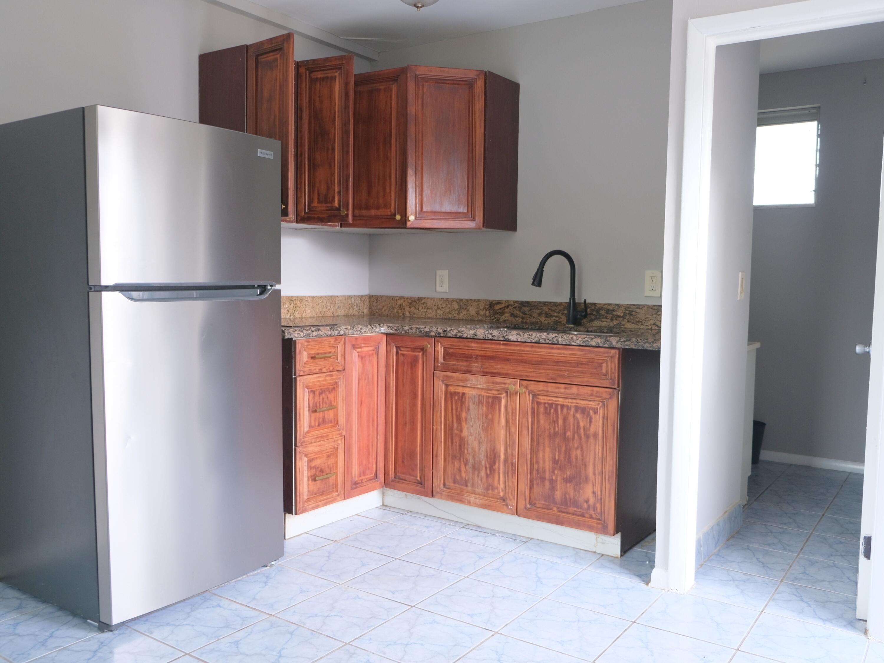 438 ROSELAND Drive studio 2, West Palm Beach, FL 33405, West Palm Beach - Photo 4